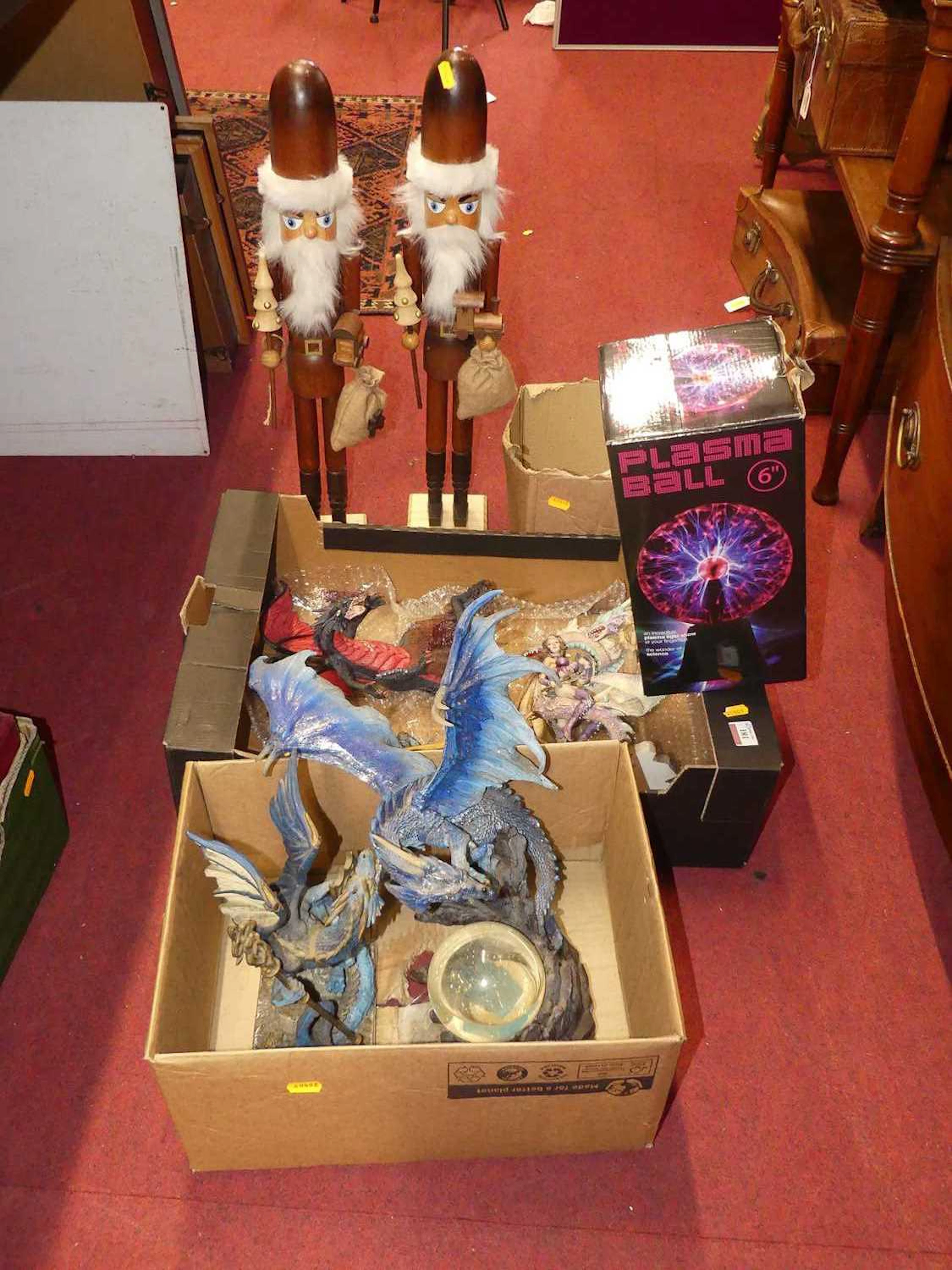 Lot 181 - A collection of items, including a crystal