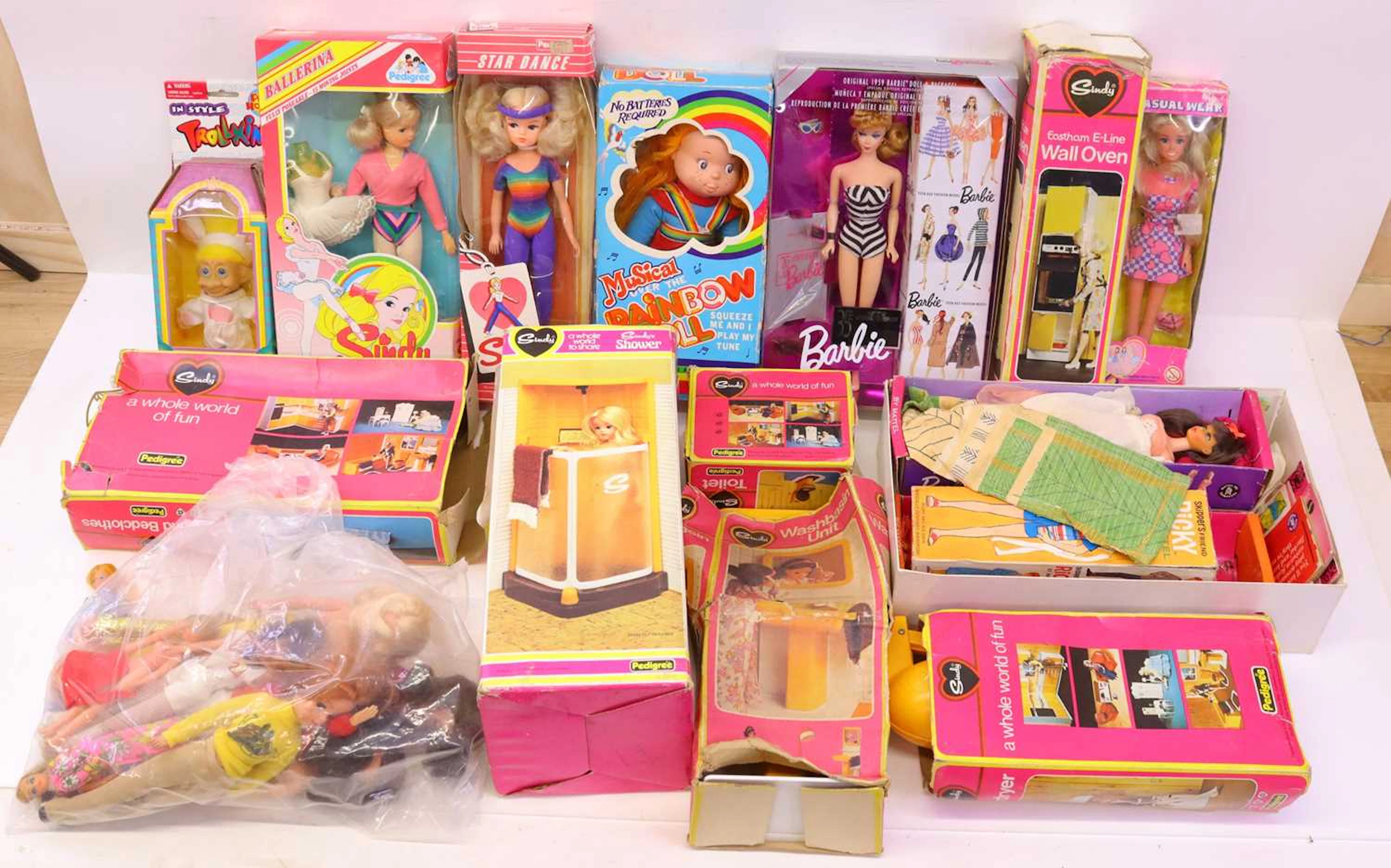 Lot 262 - One tray containing various Cindy, Barbie