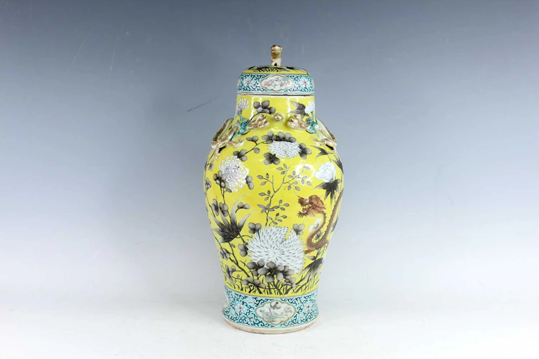 Lot 79 - A Chinese Yellow-Ground Grisaille-Decorated