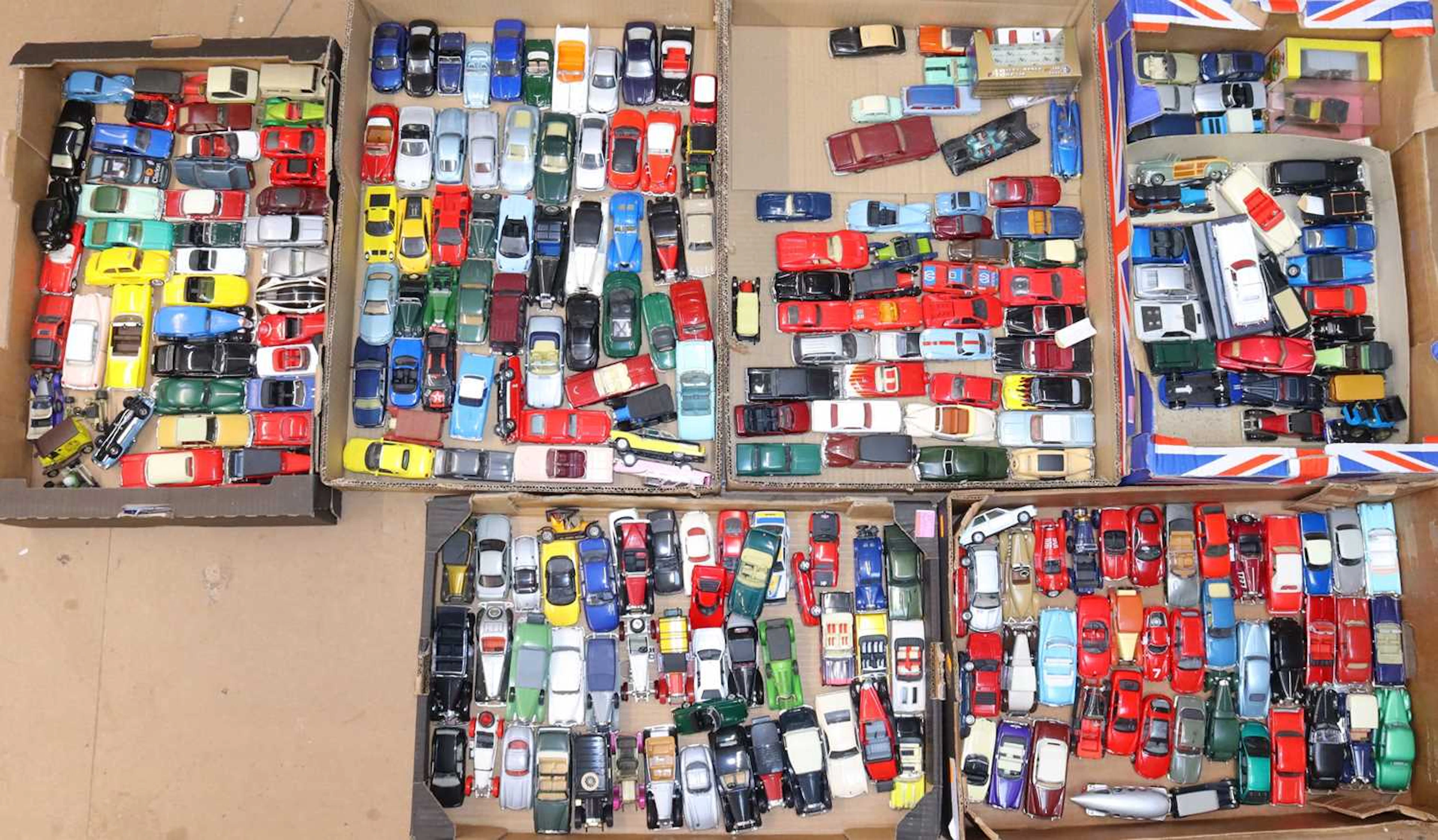 Lot 228 - 6 trays containing a large collection of