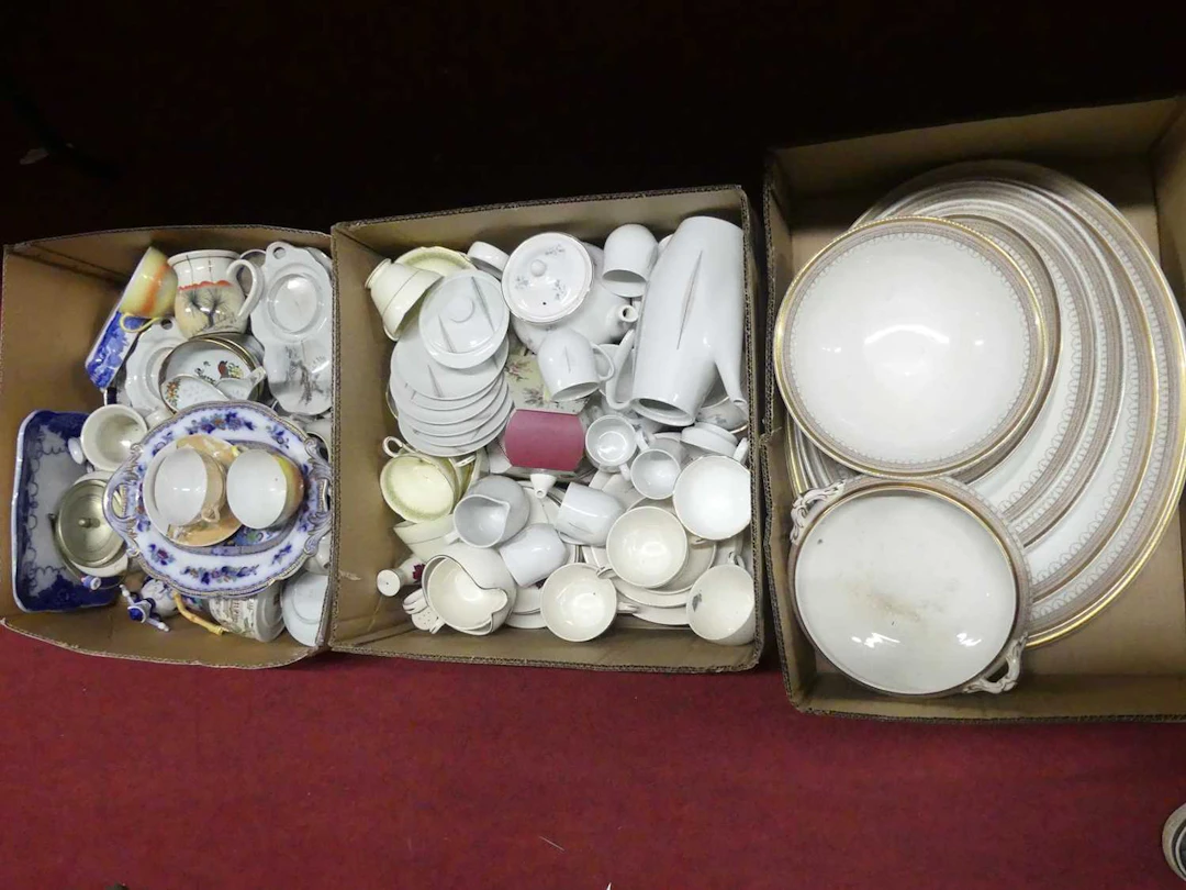 Lot 187 - A collection of ceramics, to include various