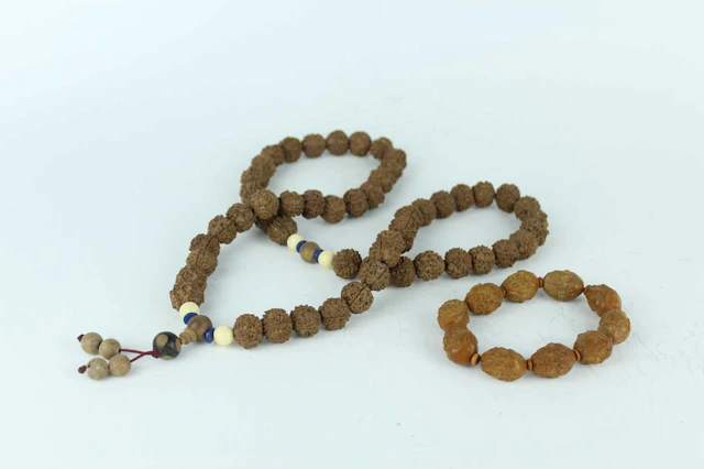Lot 168 - A Chinese walnut-shell bead necklace and a