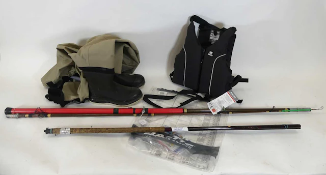 Lot 1339 - A pair of Orvis Endura waders, size Large 9