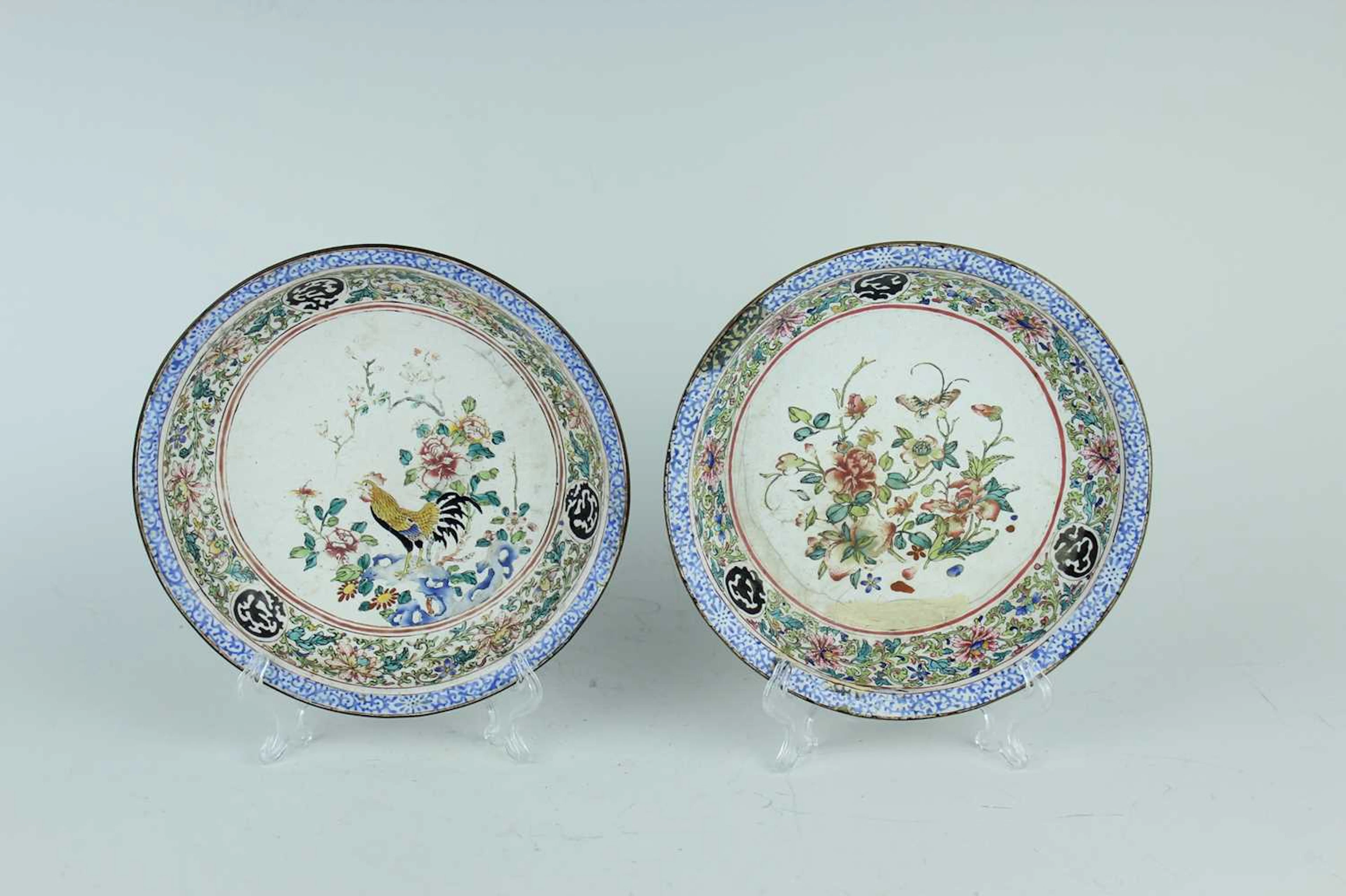 Lot 27 - A pair of Chinese painted enamel 'Cockerel