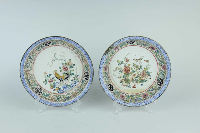 Lot 27 - A pair of Chinese painted enamel 'Cockerel