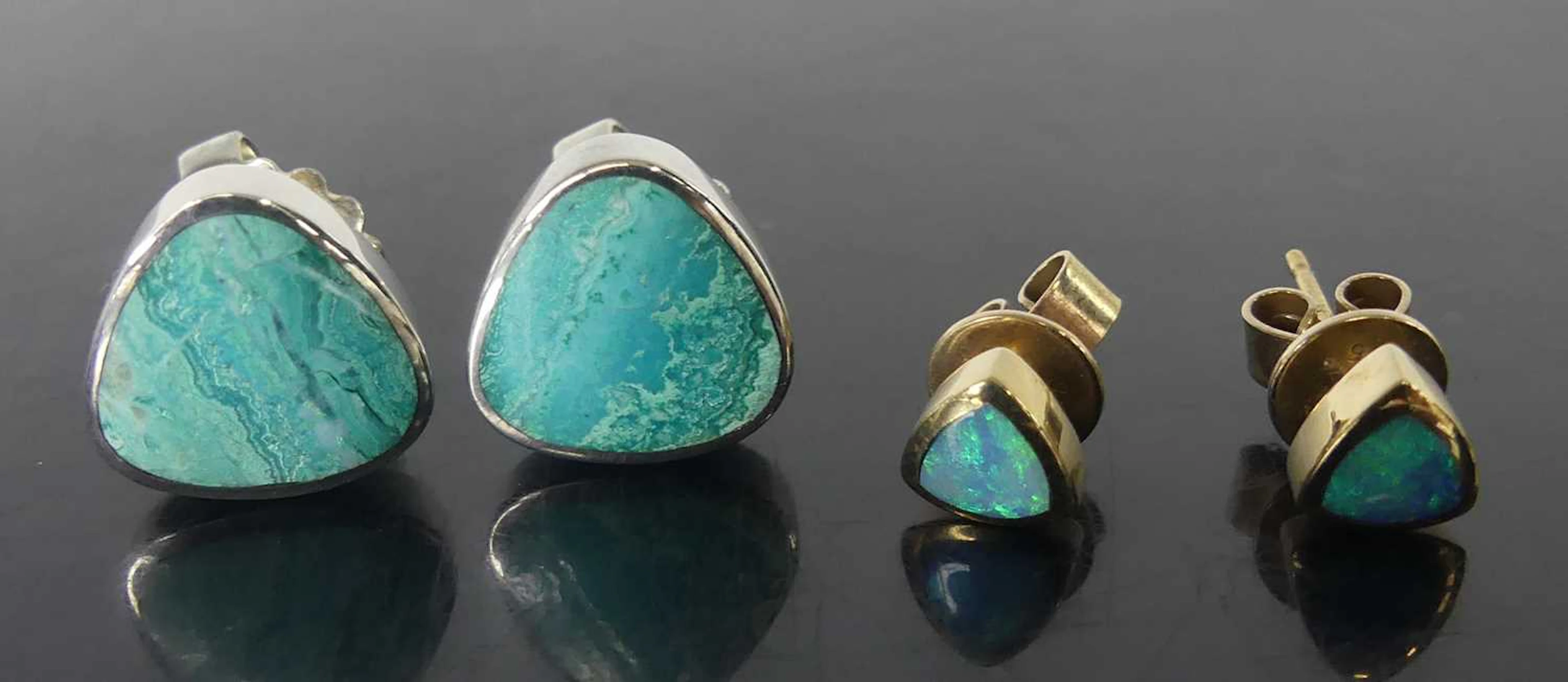 Lot 2555 - Two pairs of earrings, the first being 9ct