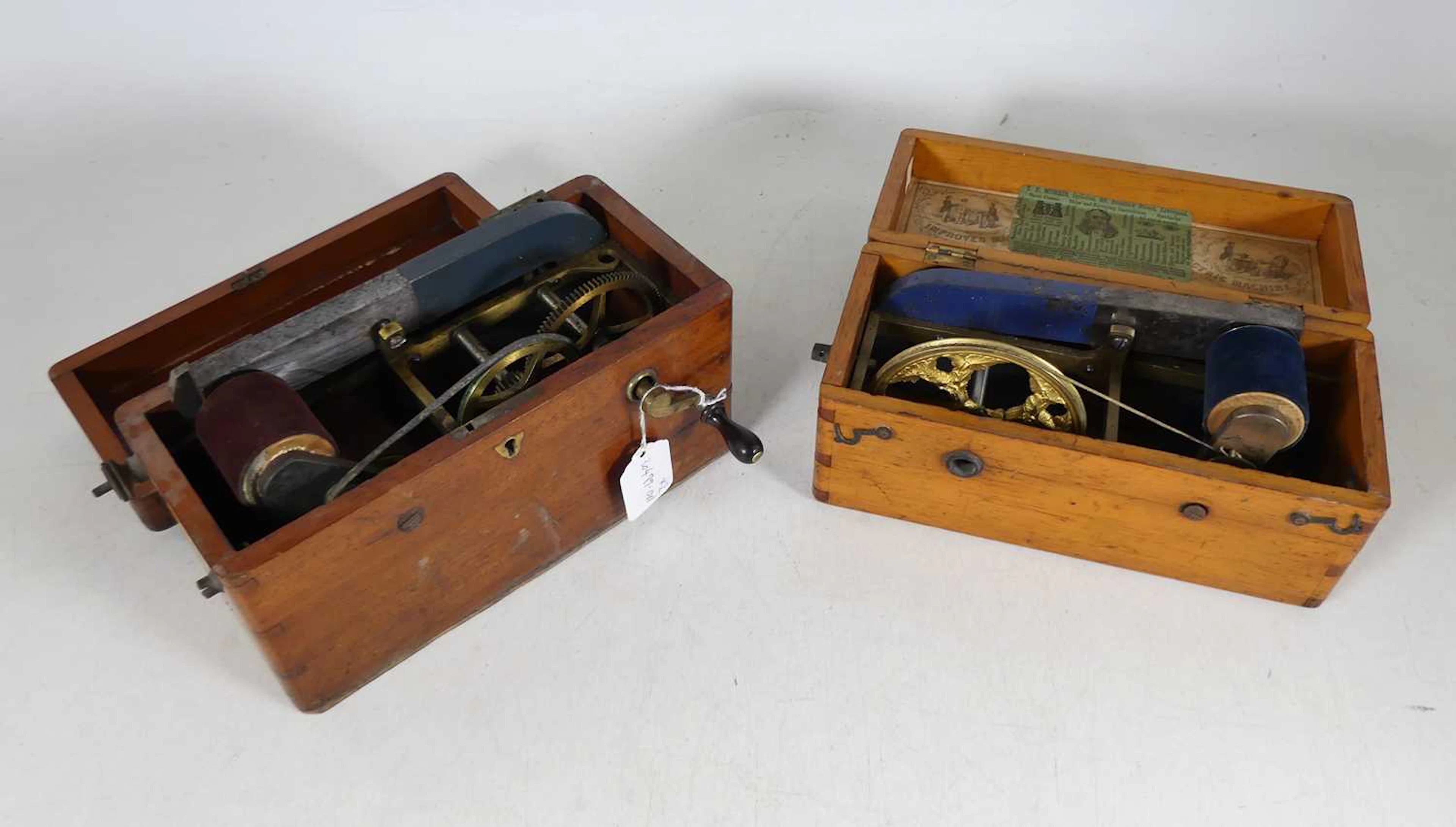 Lot 52 - A late 19th century medical 'Improved magneto-