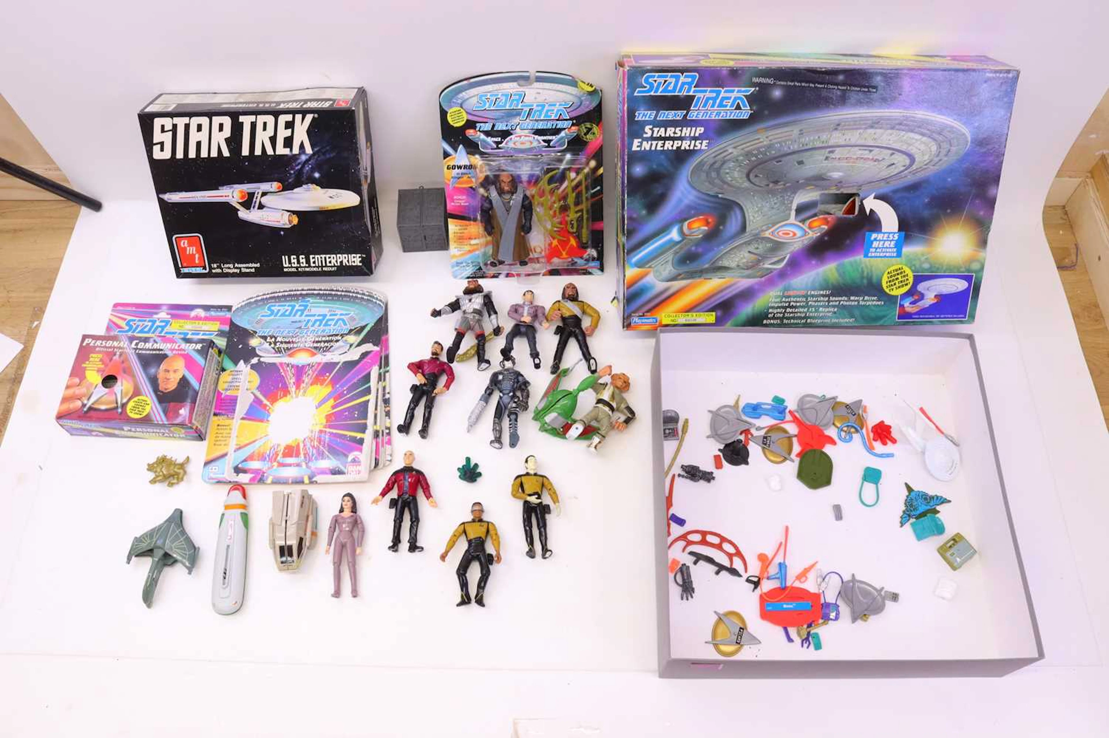 Lot 298 - Collection of Star Trek related collectables