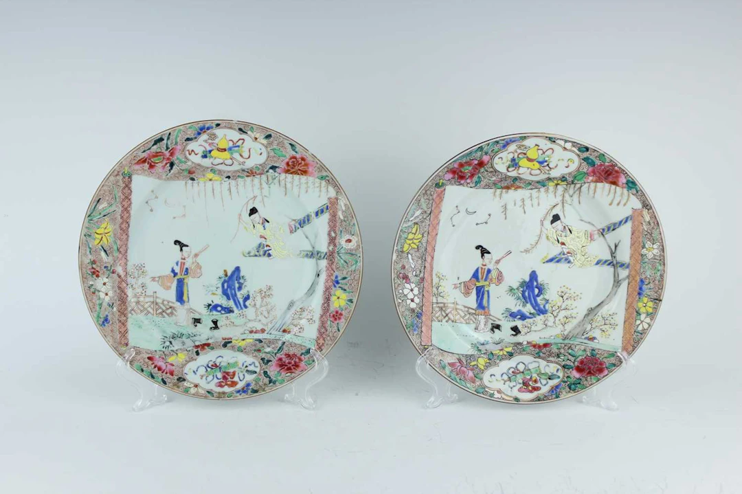 Lot 134 - A pair of Chinese famille rose 'Romance of
