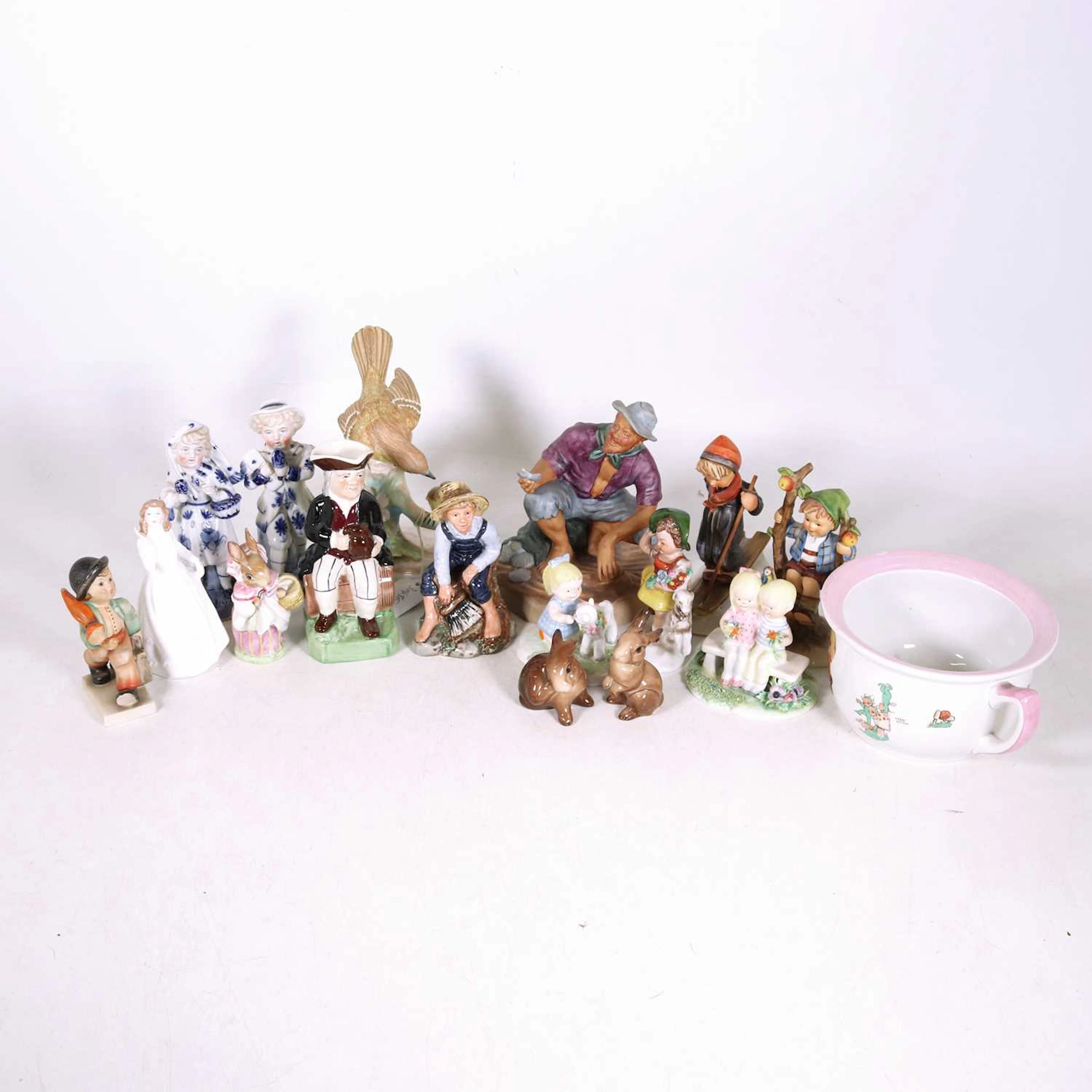 Lot 107 - A collection of ceramics, to include two