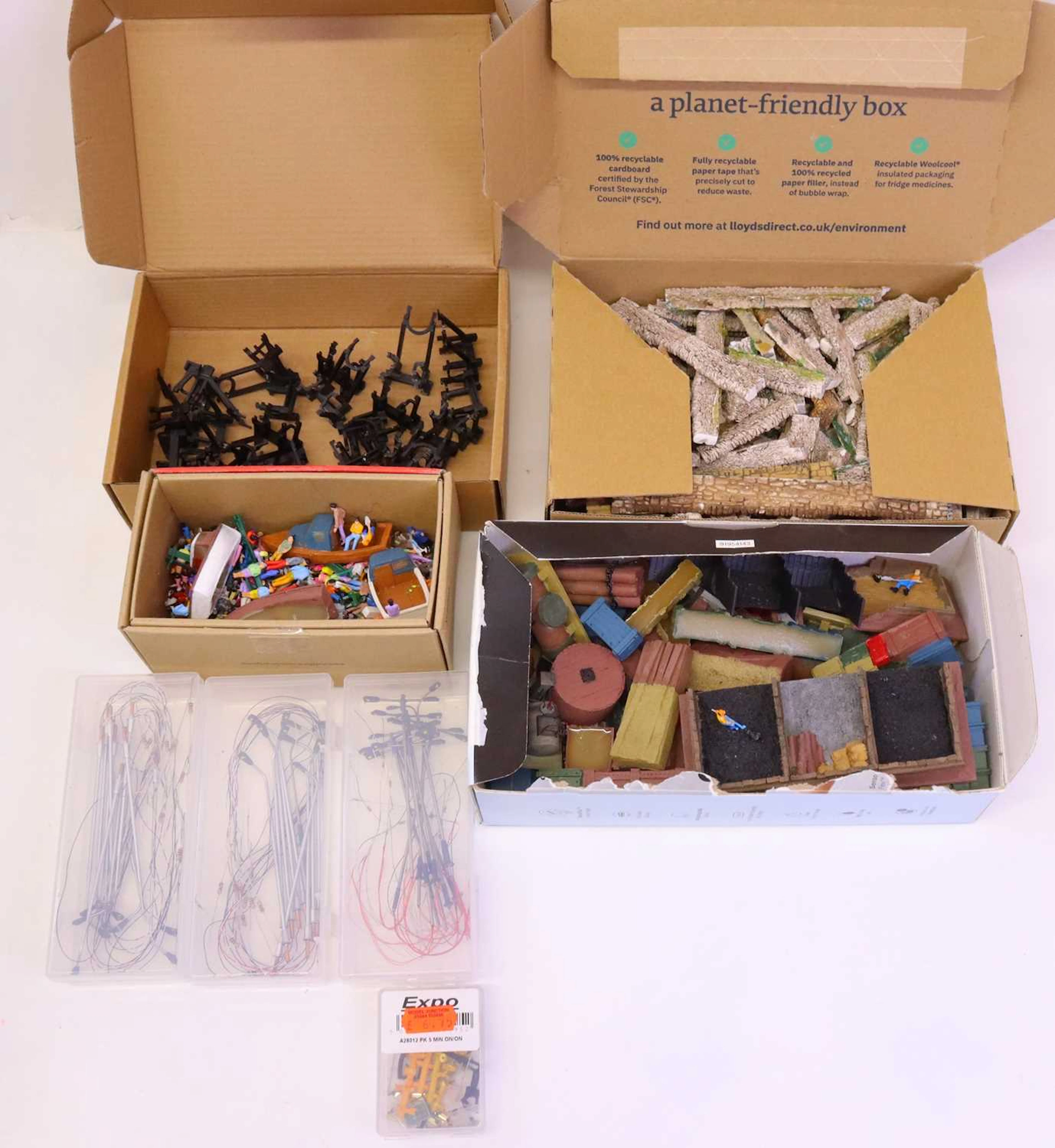 Lot 448 - Mixed lot of various 00 gauge railway spares