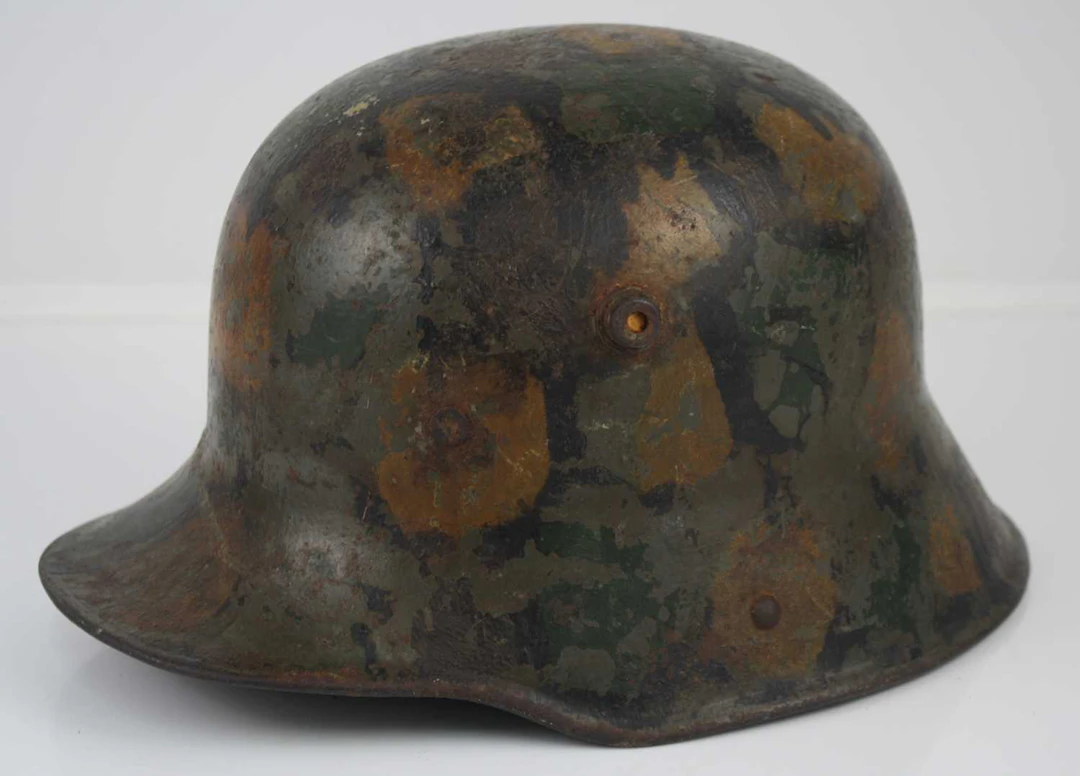 Lot 1176 - A German M16 stalhelm, having painted