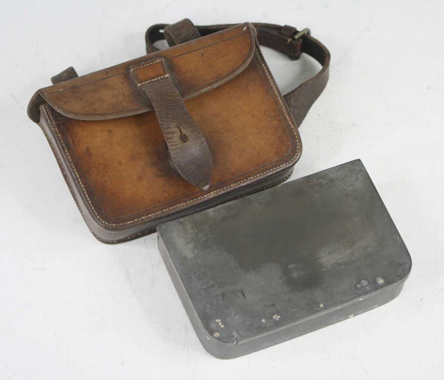 Lot 1145 - An early 20th century pewter sandwich tin