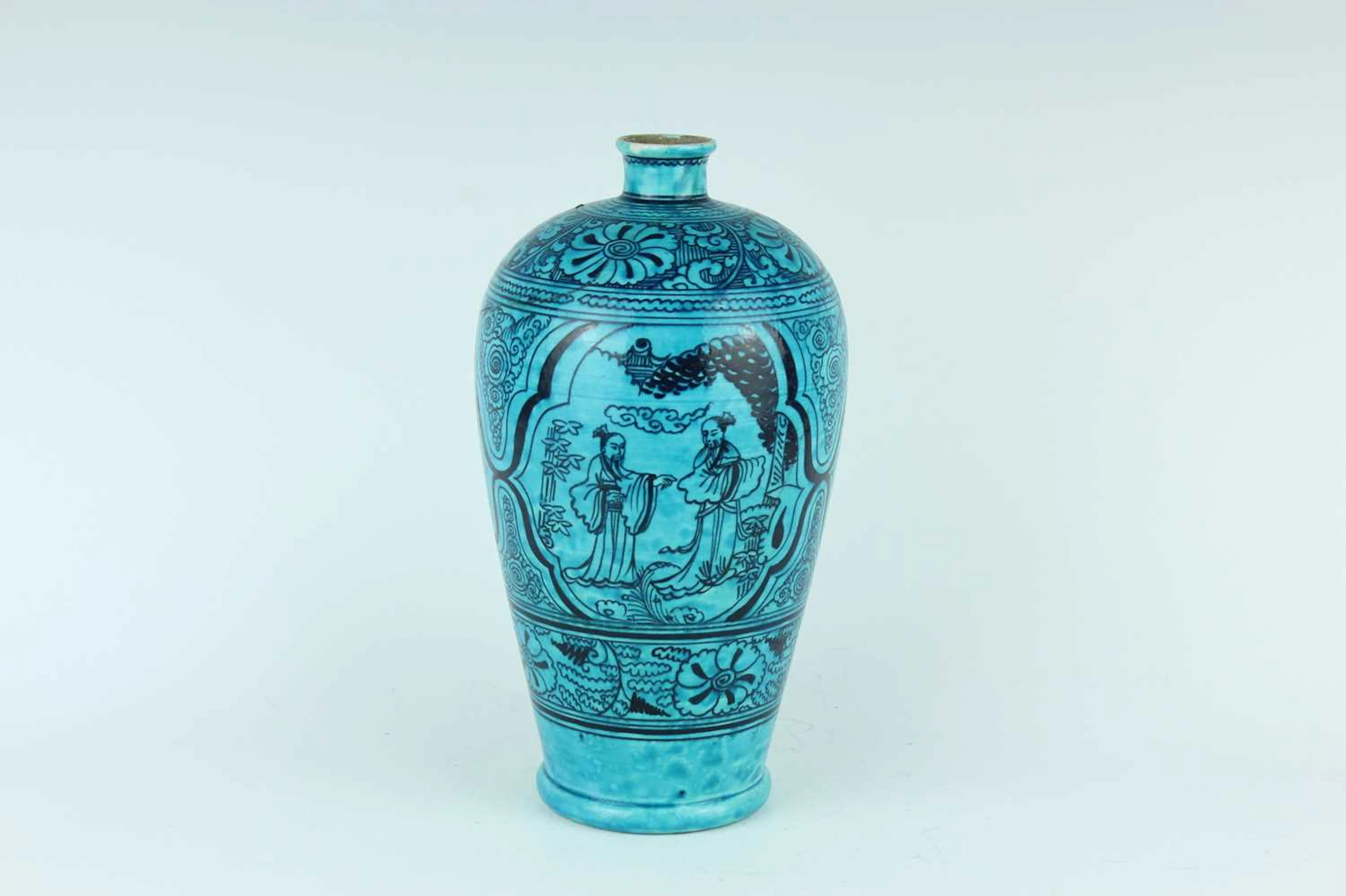 Lot 77 - A Chinese turquoise-ground and