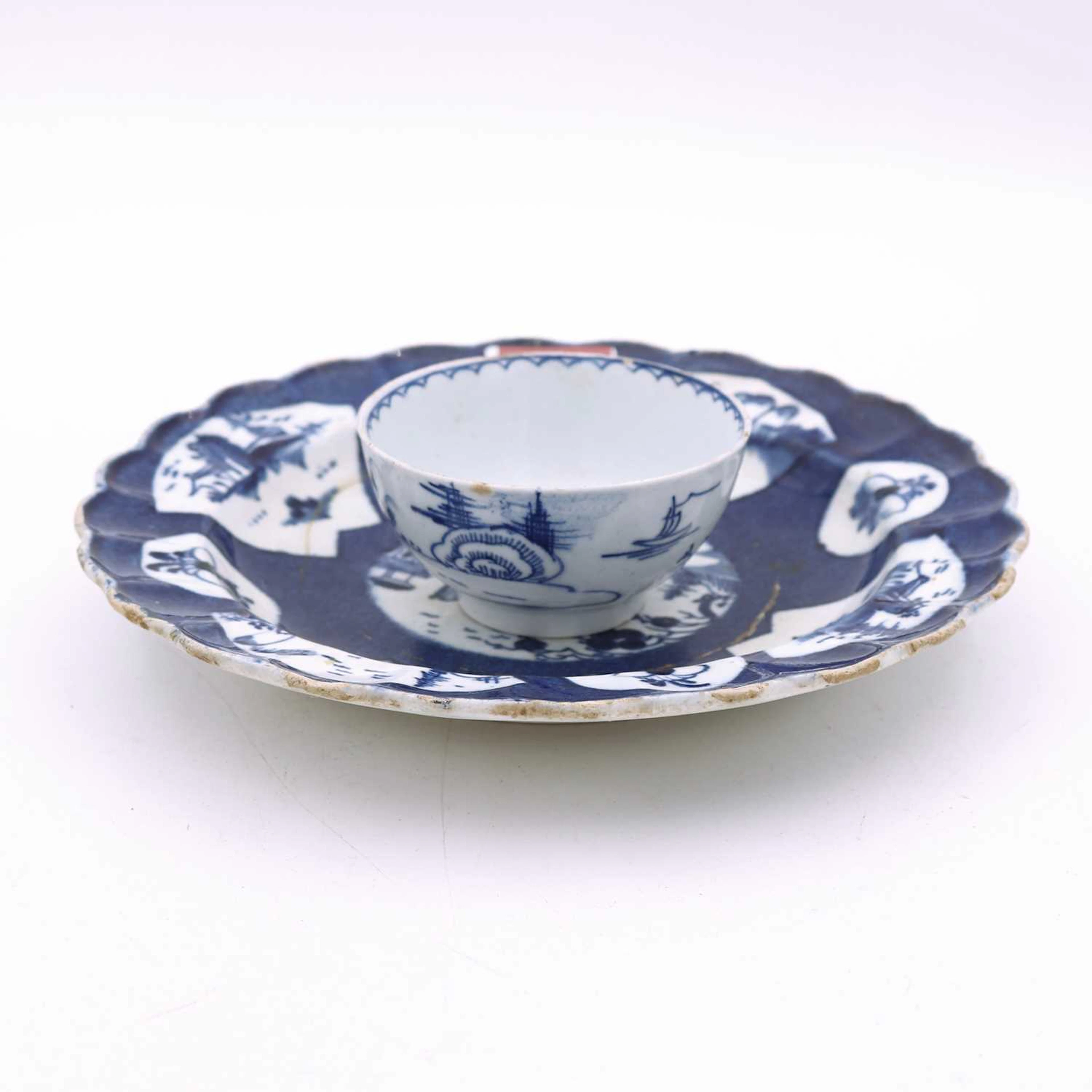 Lot 115 - An Isleworth porcelain blue and white plate