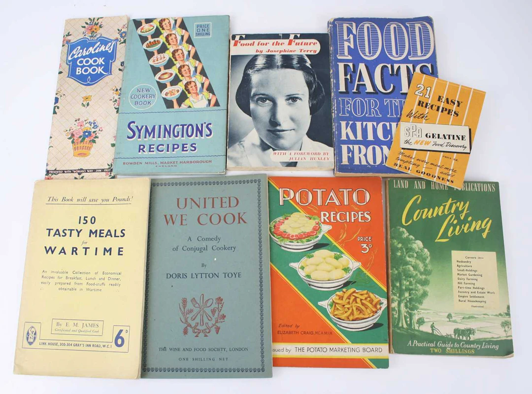 Lot 197 - A collection of mid-20th century and wartime