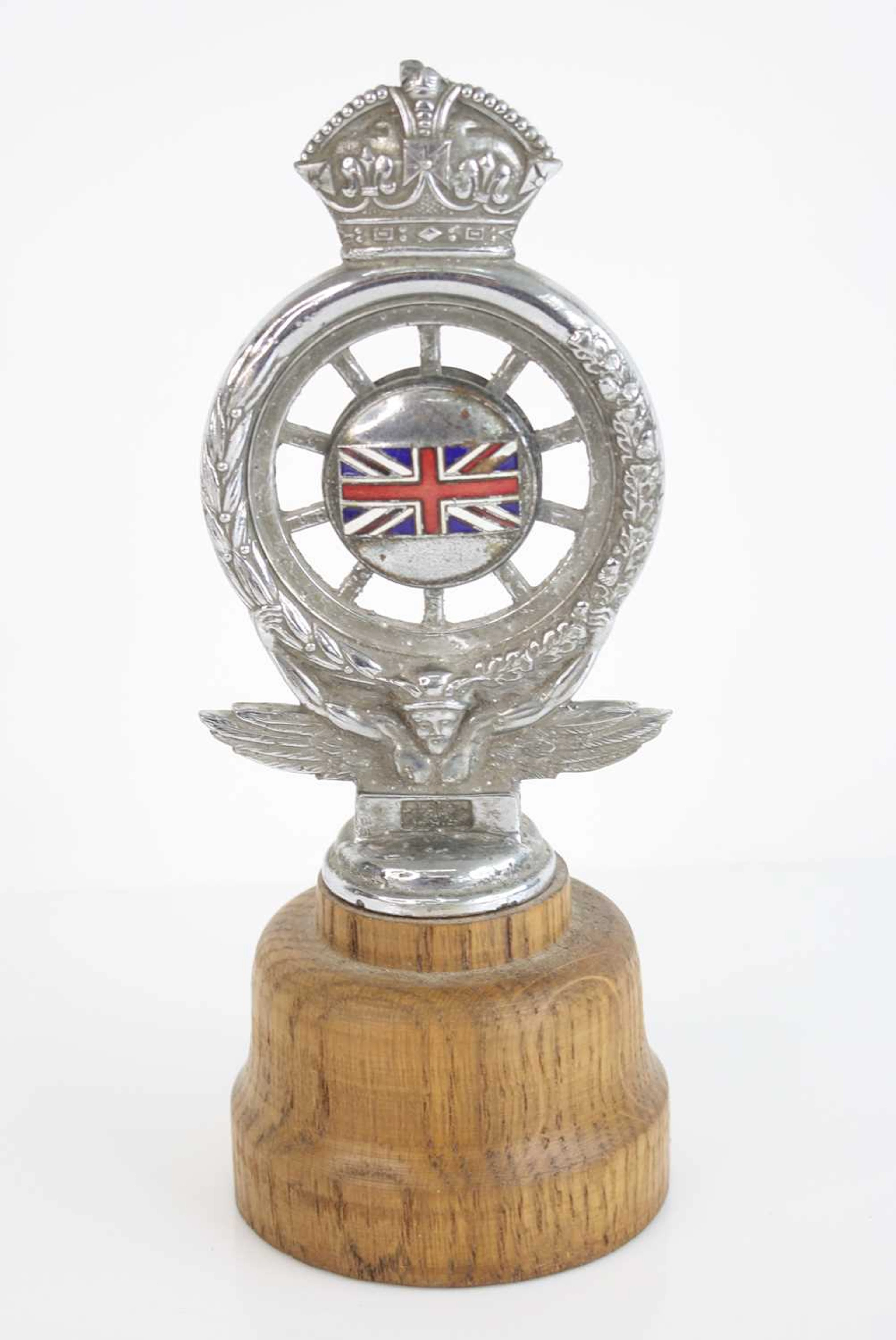 Lot 14 - A Royal Automobile Club members car badge