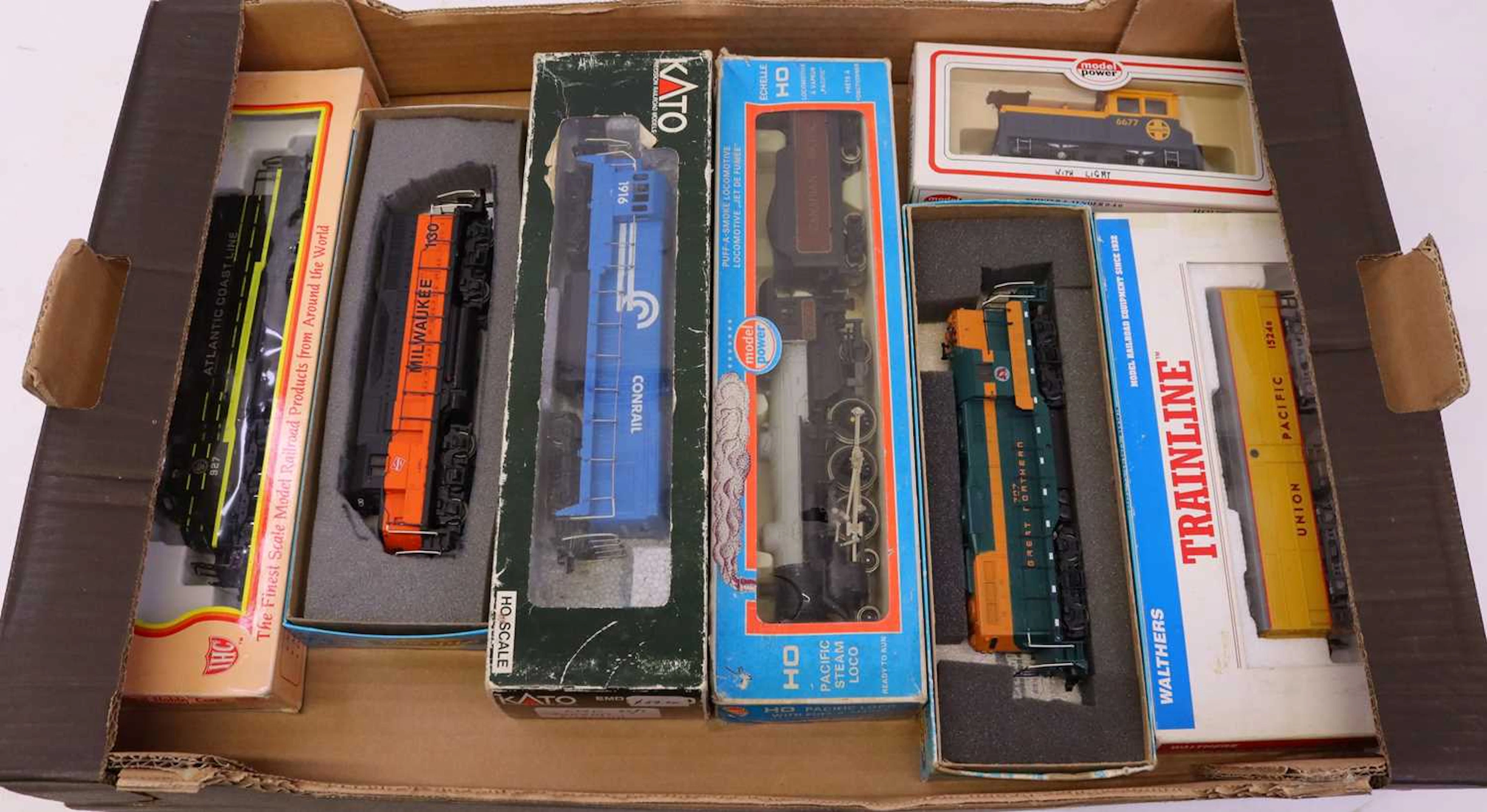 Lot 752 - One tray containing various HO gauge