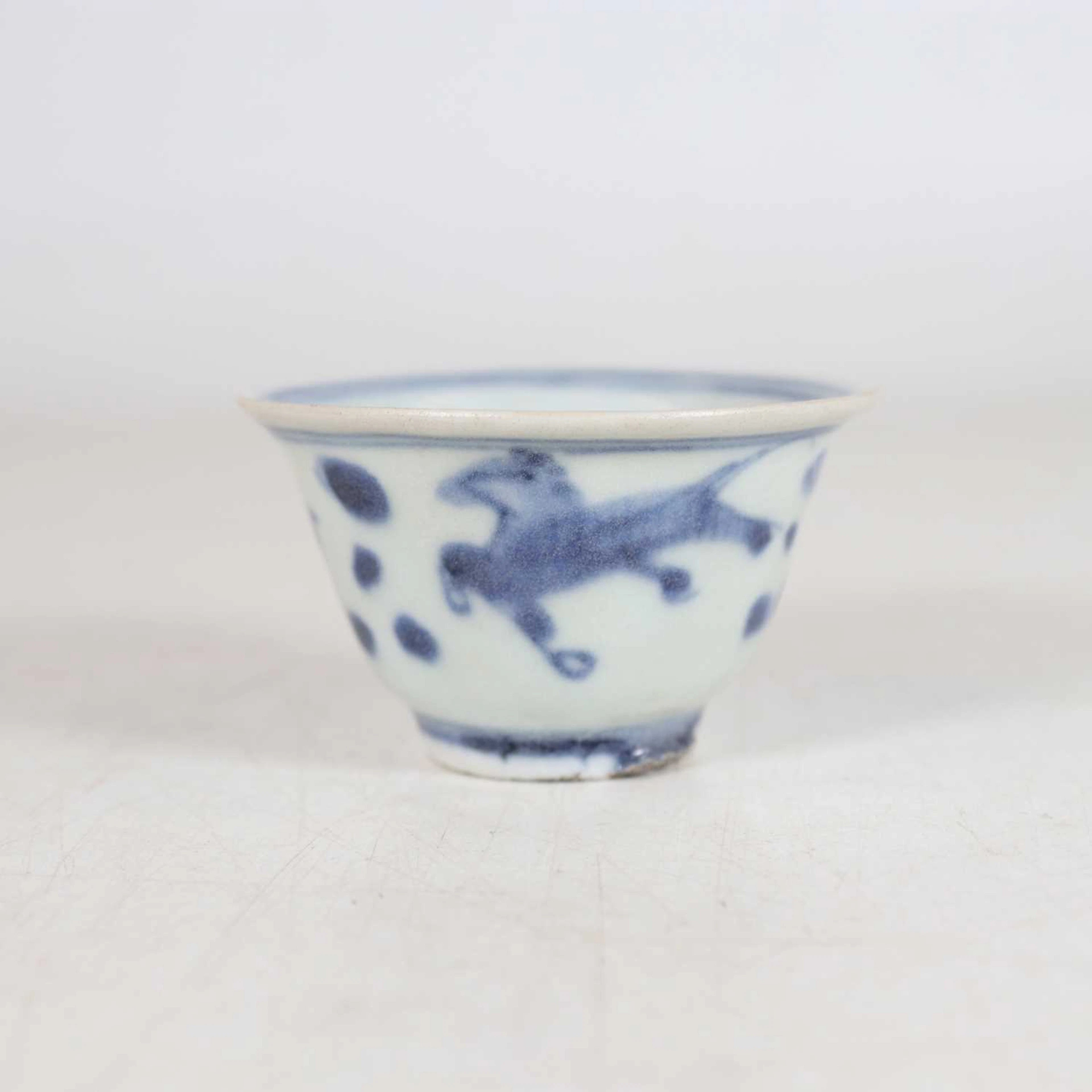 Lot 100 - A Chinese blue and white porcelain tea bowl