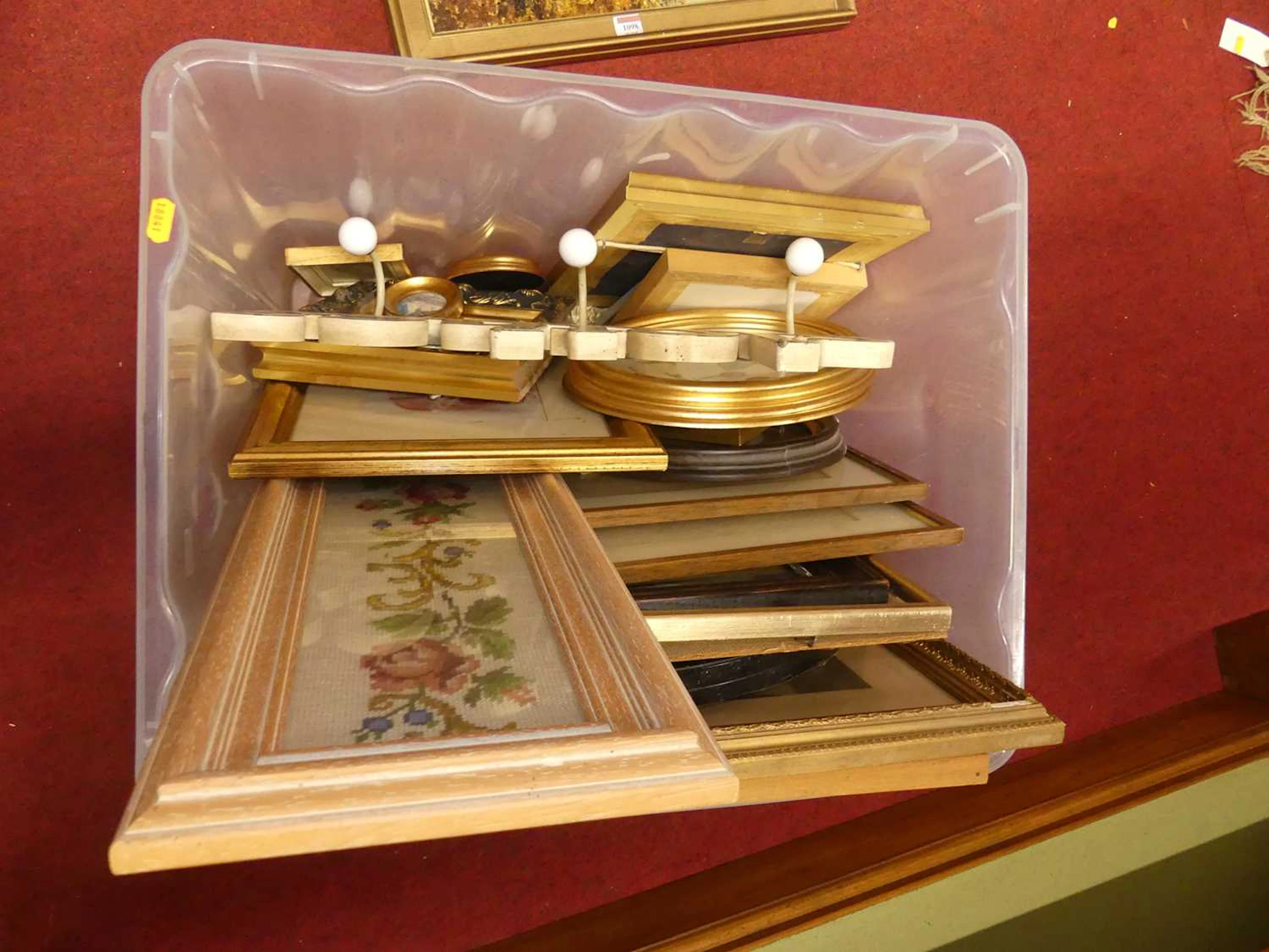Lot 1099 - A large box containing a collection of