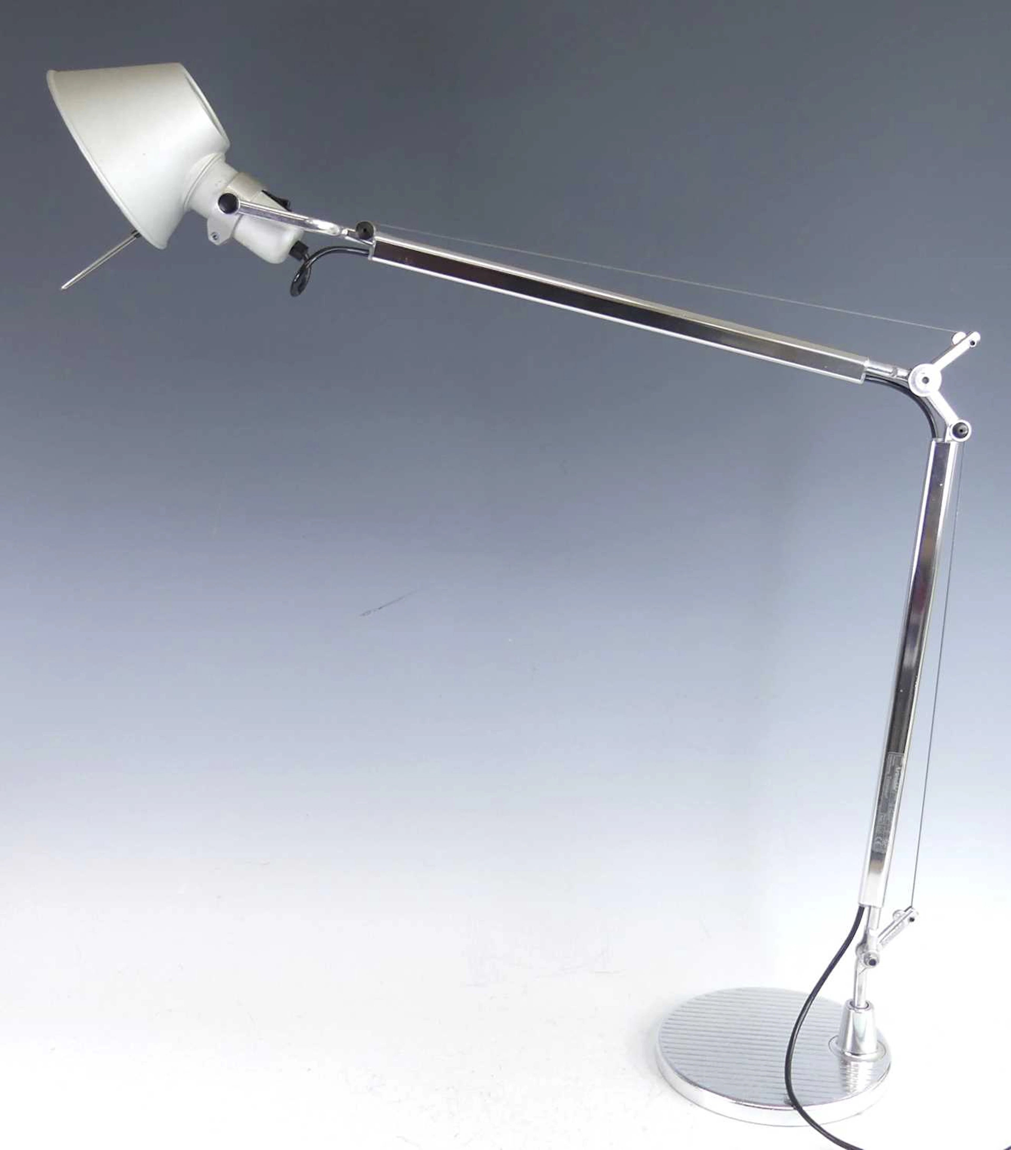 Lot 202 - An Artemide 'Tolomeo' aluminium desk lamp