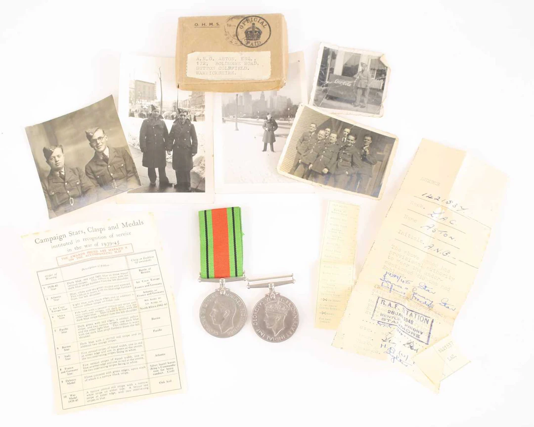 Lot 1117 - A pair of WWII medals to include Defence