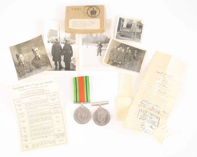 Lot 1117 - A pair of WWII medals to include Defence