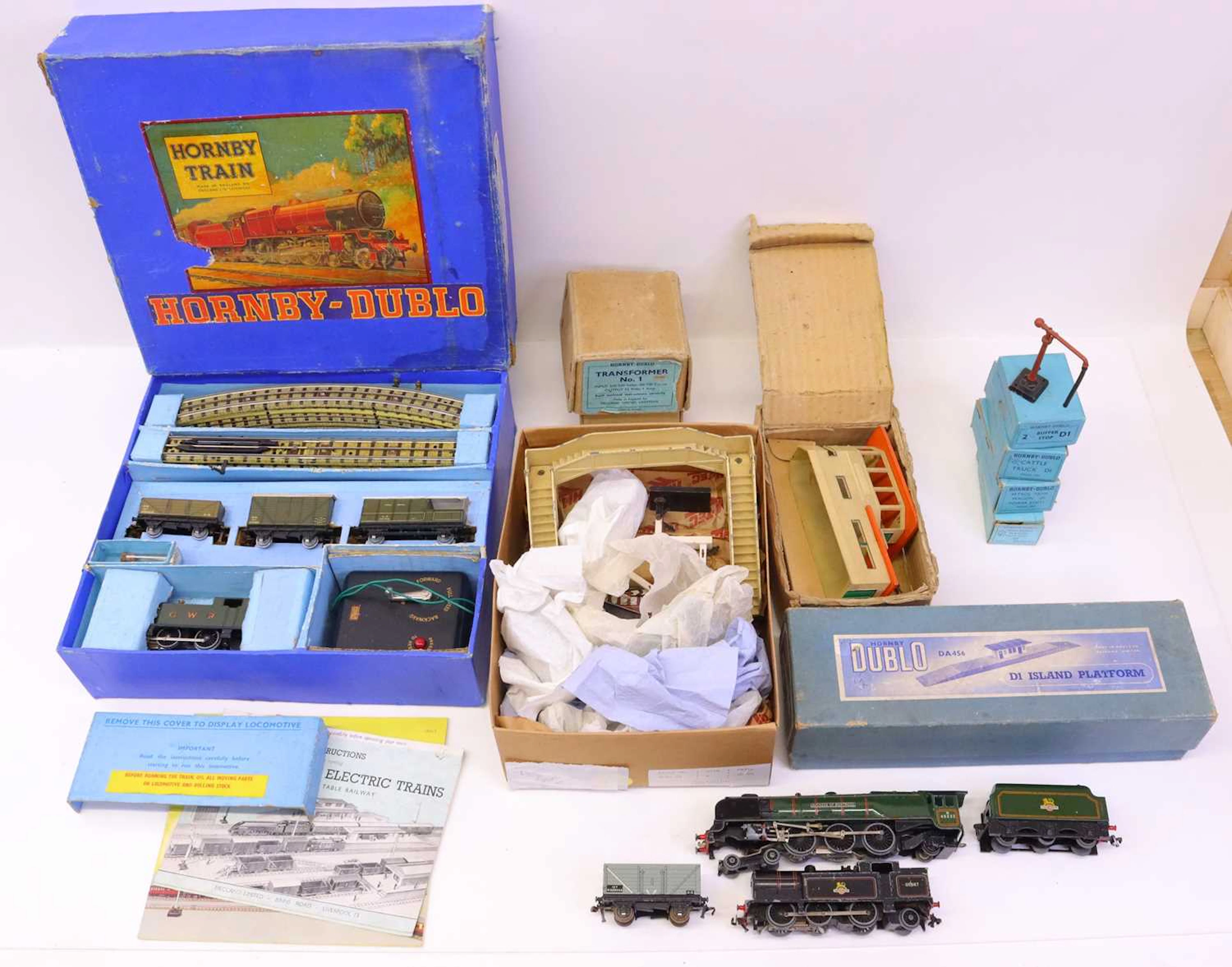 Lot 345 - Mixed collection of Hornby Dublo to include