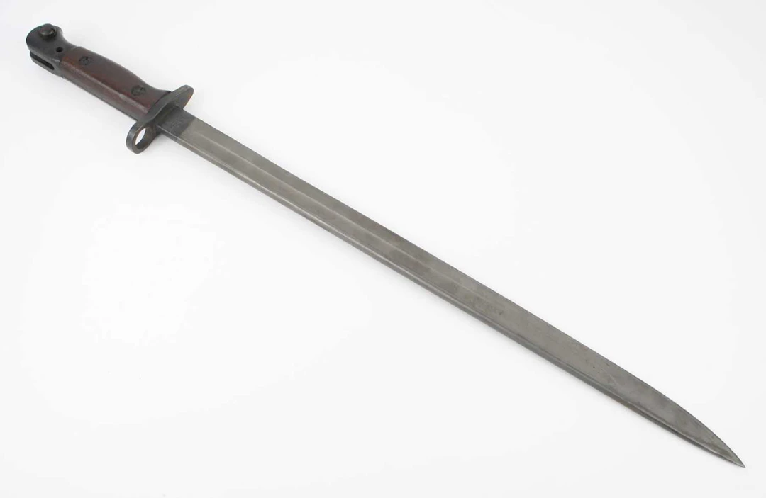 Lot 1155 - A British 1907 pattern bayonet, having a