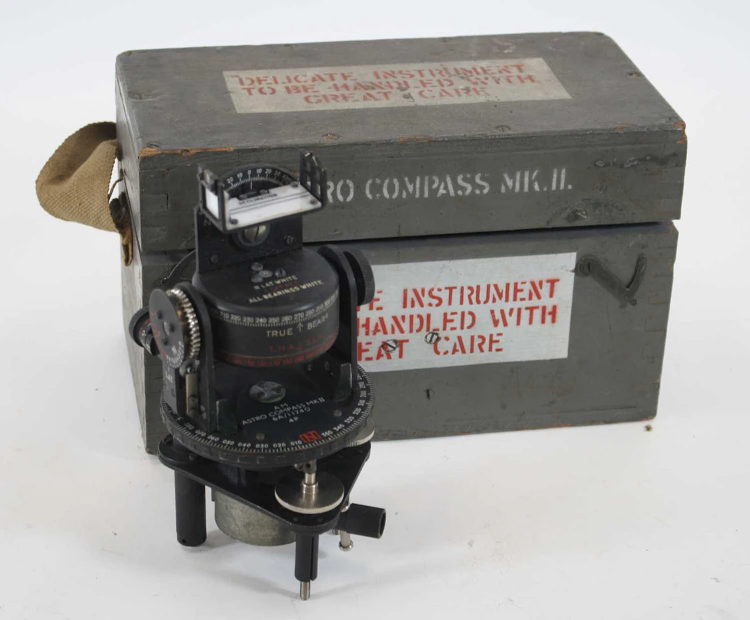 Lot 1278 - A WW II Air Ministry Astro Compass Mk II