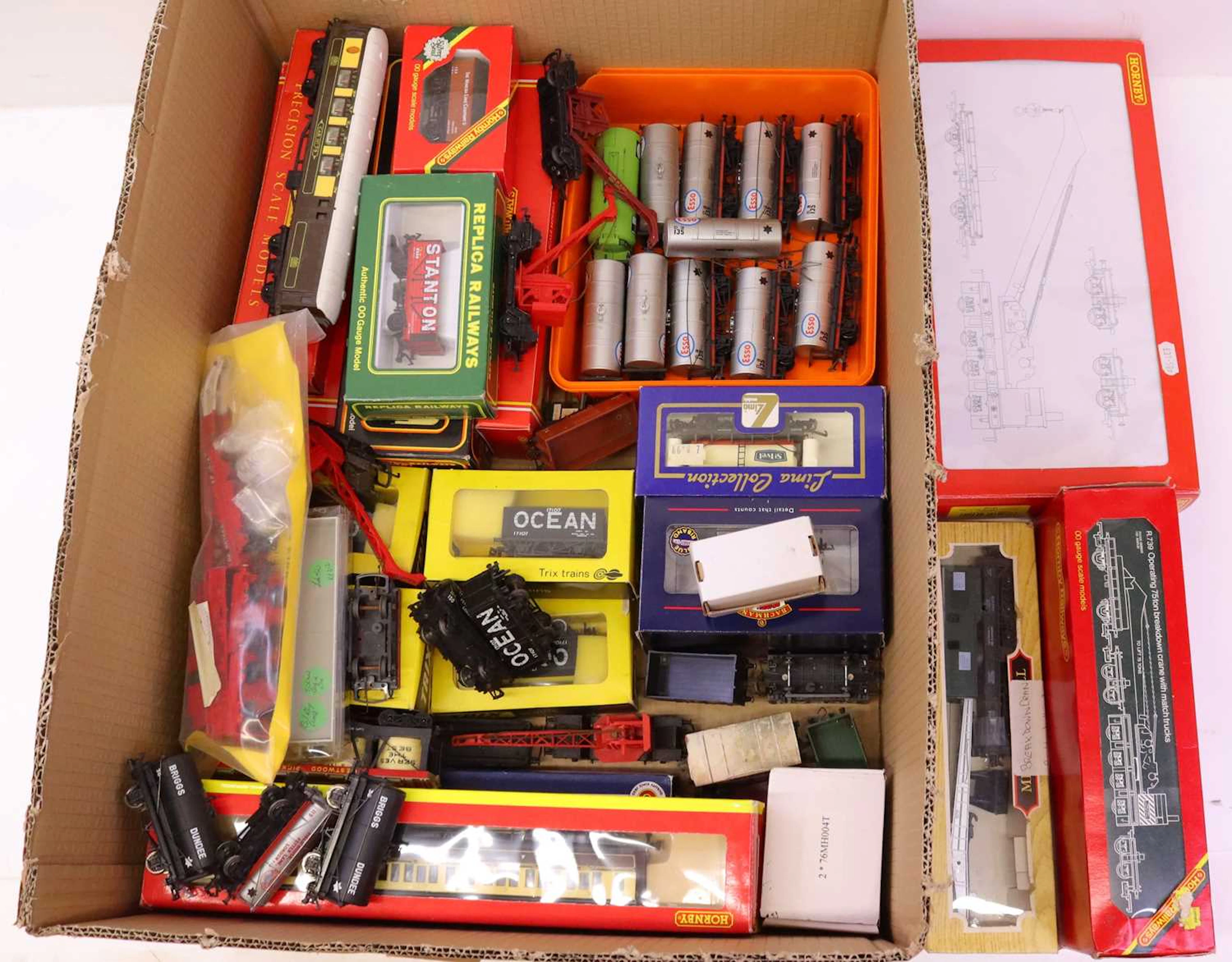 Lot 616 - One tray containing various 00 gauge wagons
