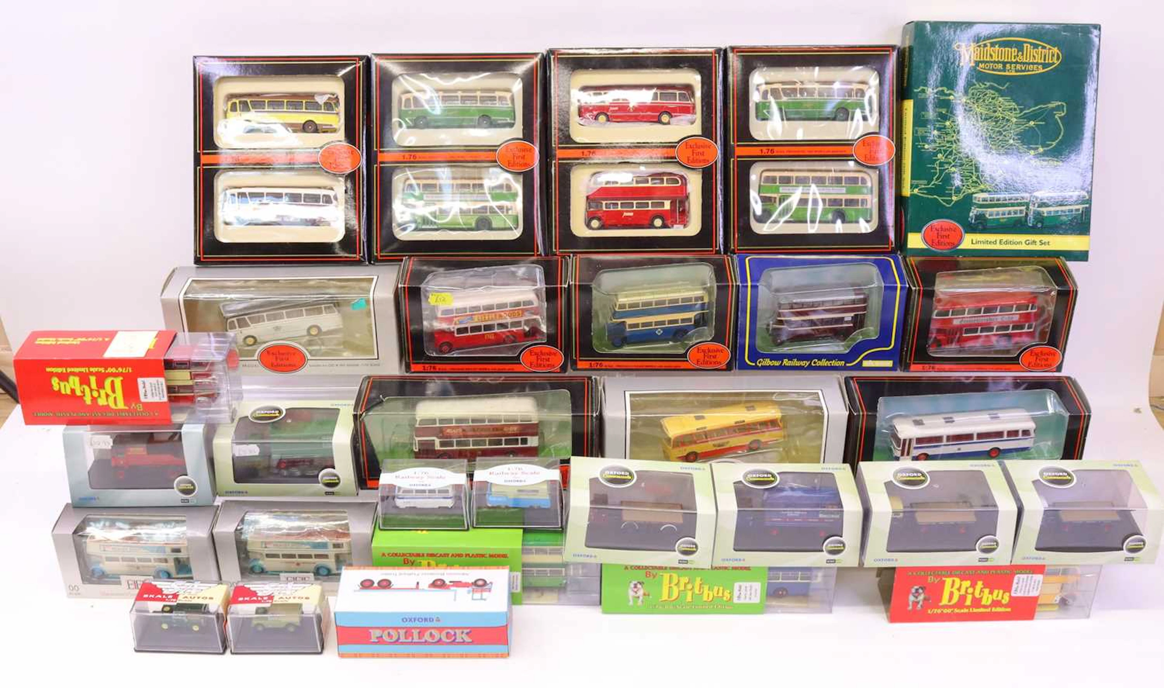 Lot 354 - 3 boxes of mixed 1/76th scale public