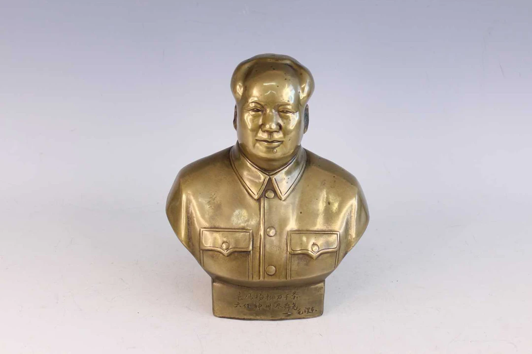 Lot 83 - A Chinese bronze bust of Chairman Mao Zedong