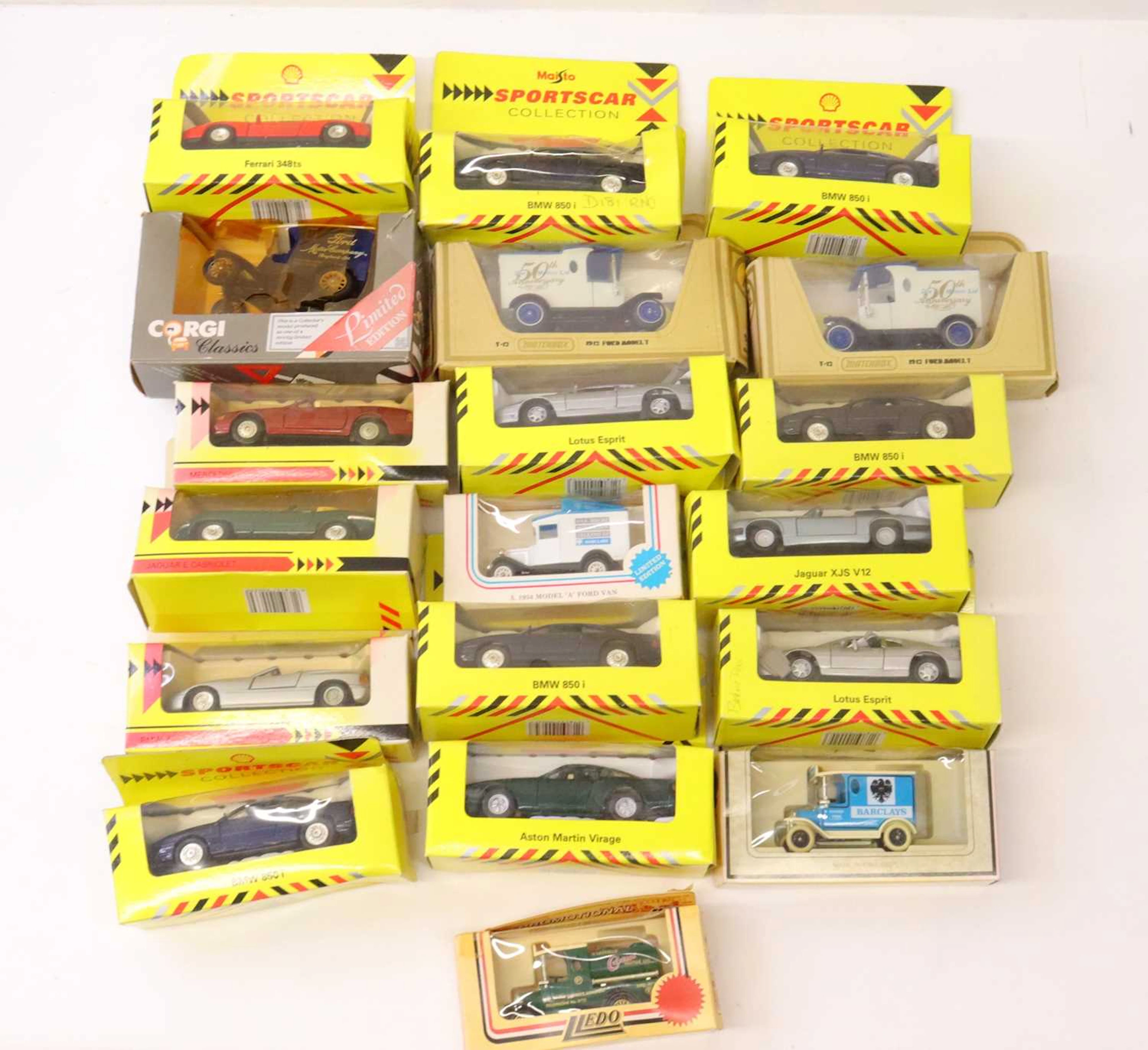 Lot 195 - One tray of modern issue diecast cars to
