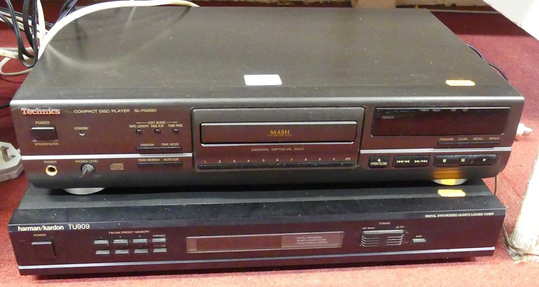 Lot 577 - A Technics SL-PG590 CD player and a