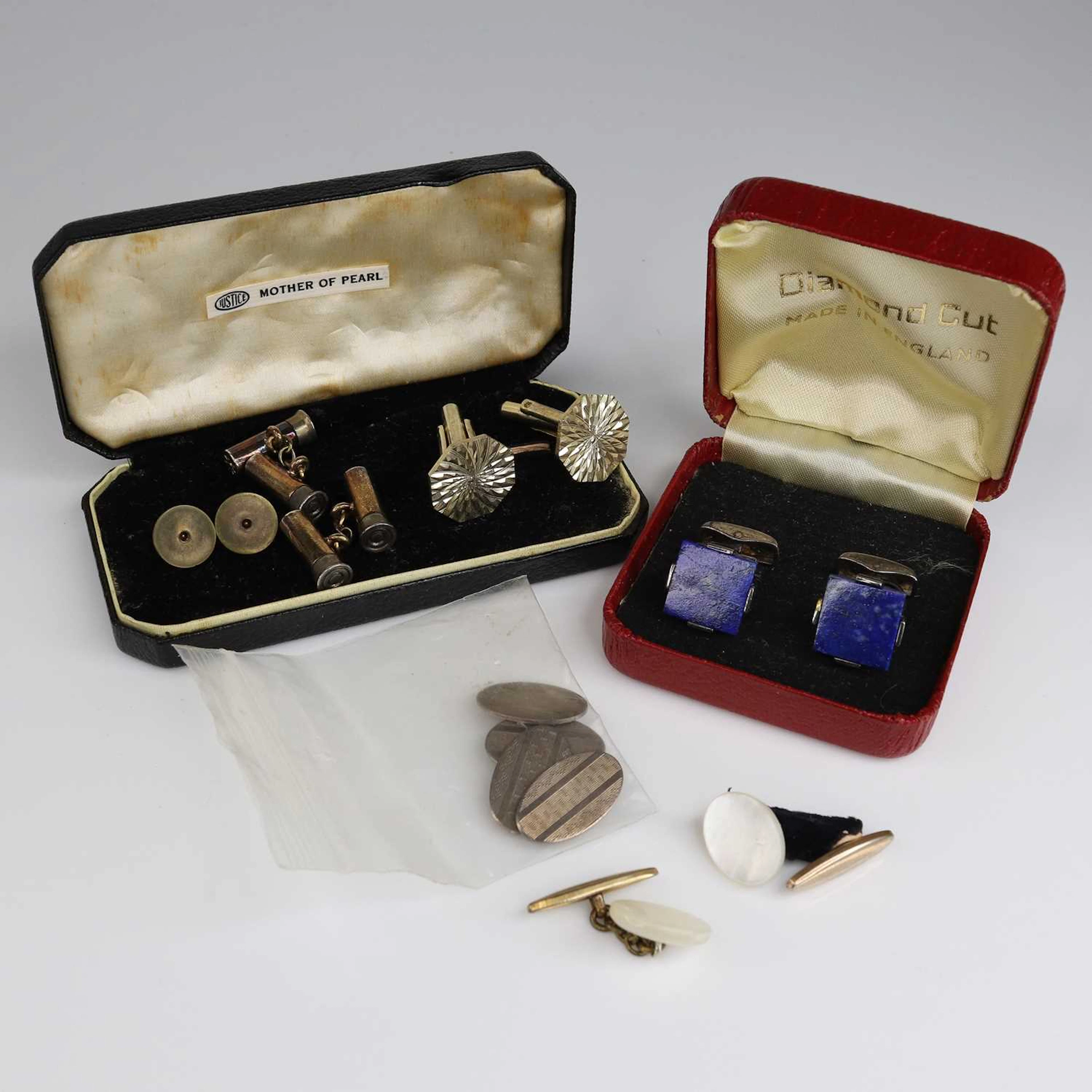 Lot 246 - Assorted gents' cufflinks to include pair of