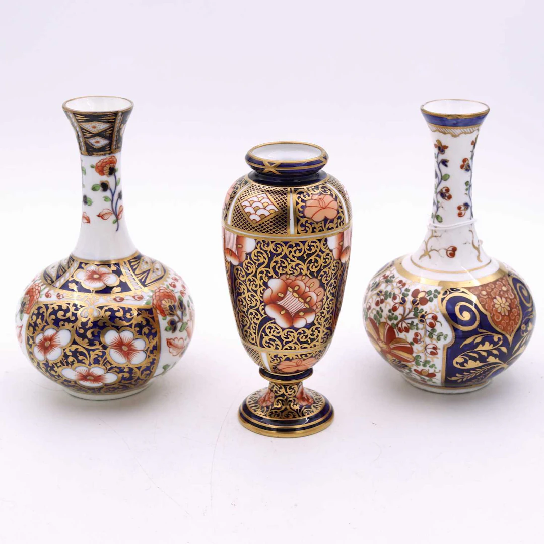 Lot 89 - A 19th century Derby Imari bottle vase