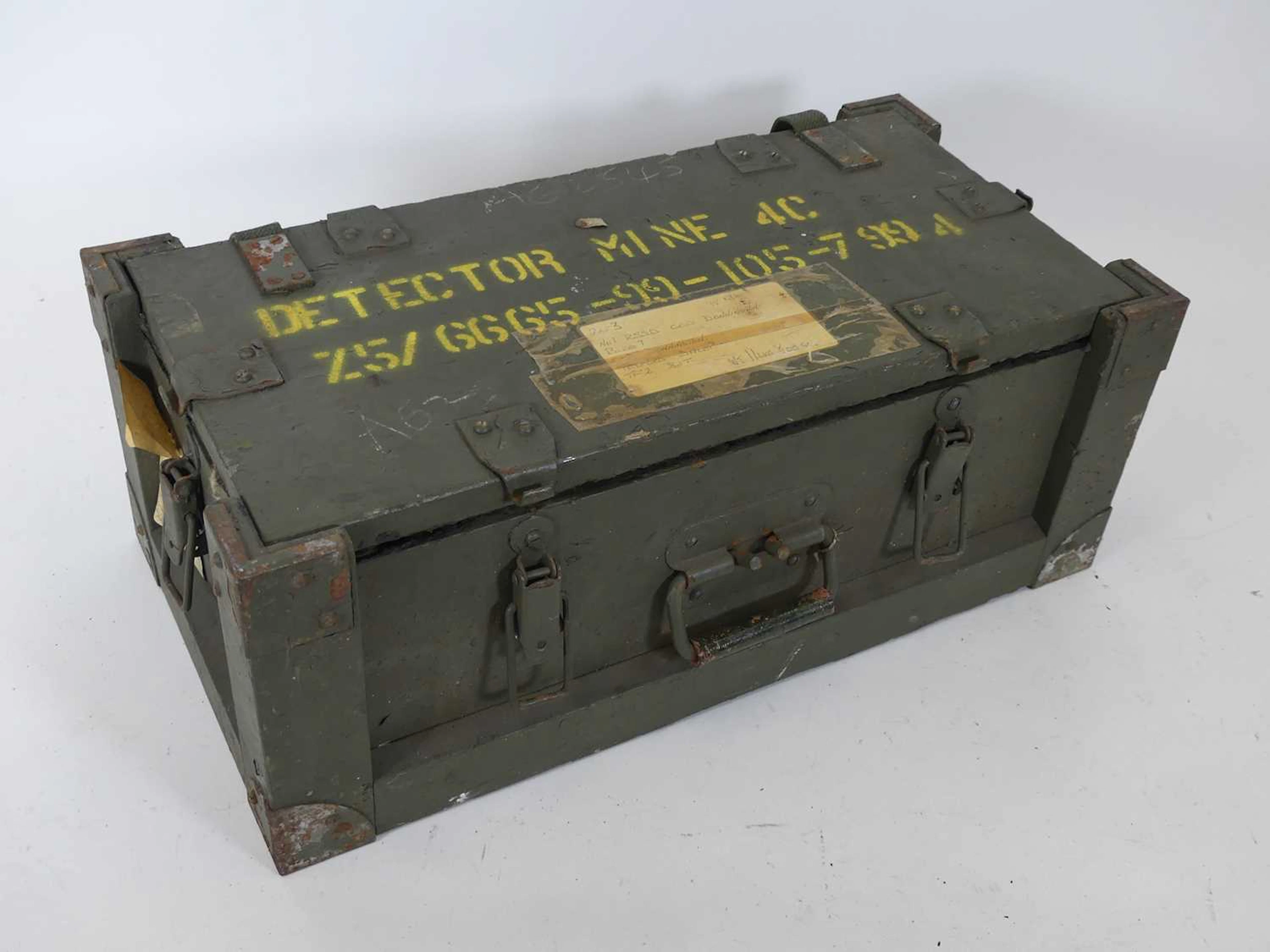 Lot 1151 - A British military 4C Mine Detector in