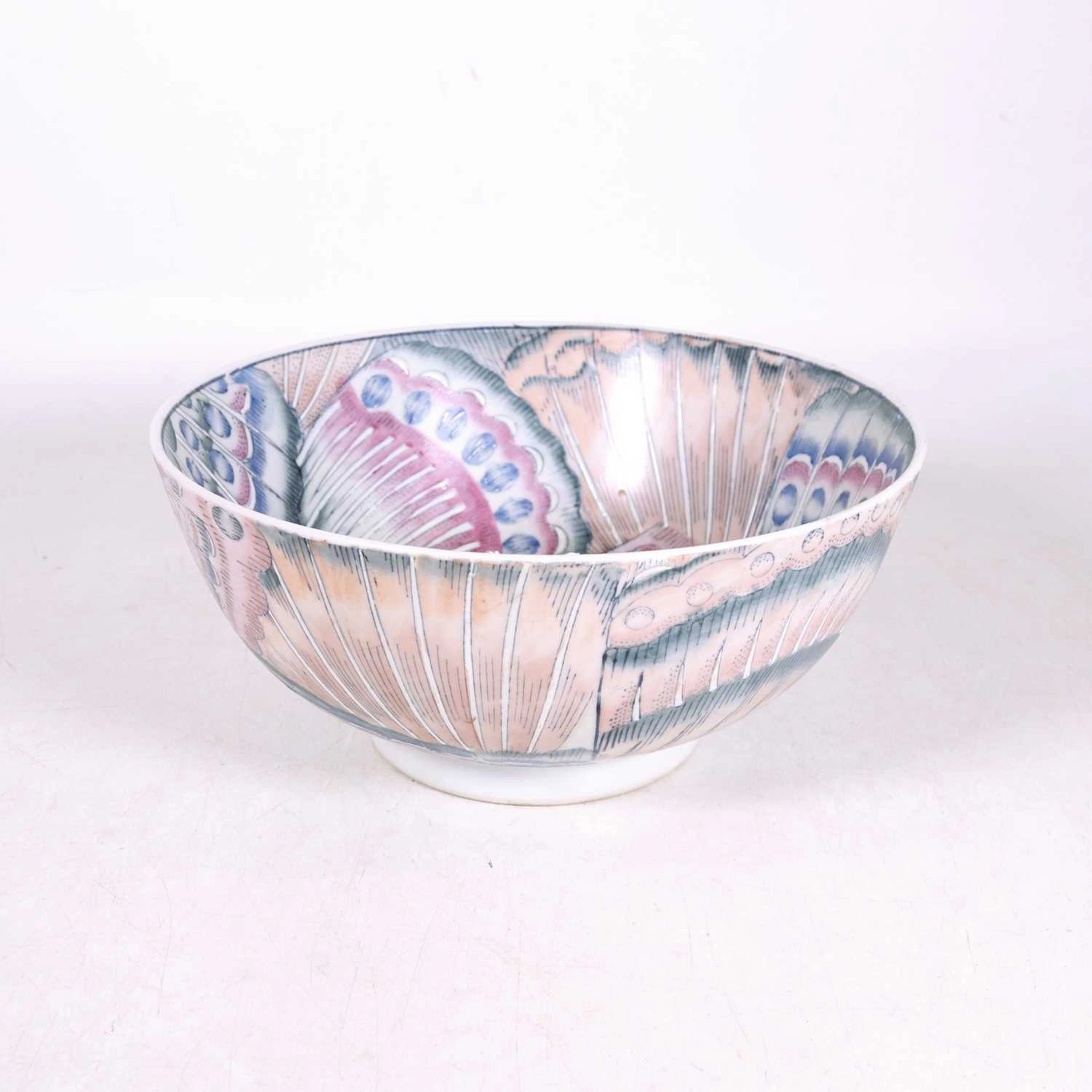 Lot 108 - A reproduction Chinese porcelain table bowl