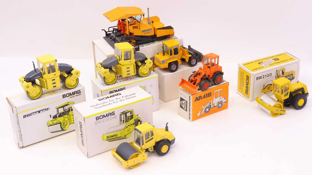 Lot 475 - Seven various boxed mixed scale earth moving