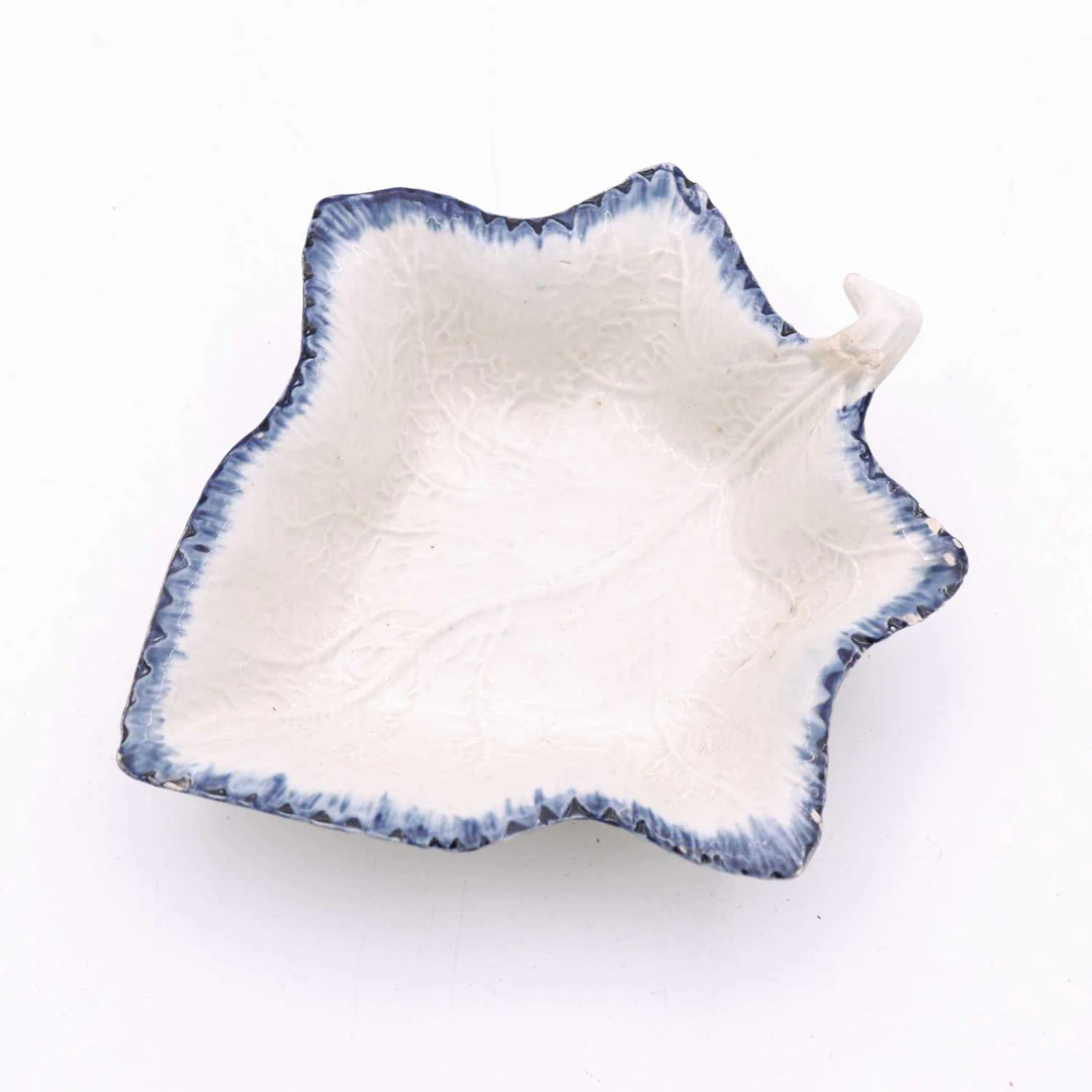 Lot 117 - A Leeds pearlware pickle dish, moulded as a