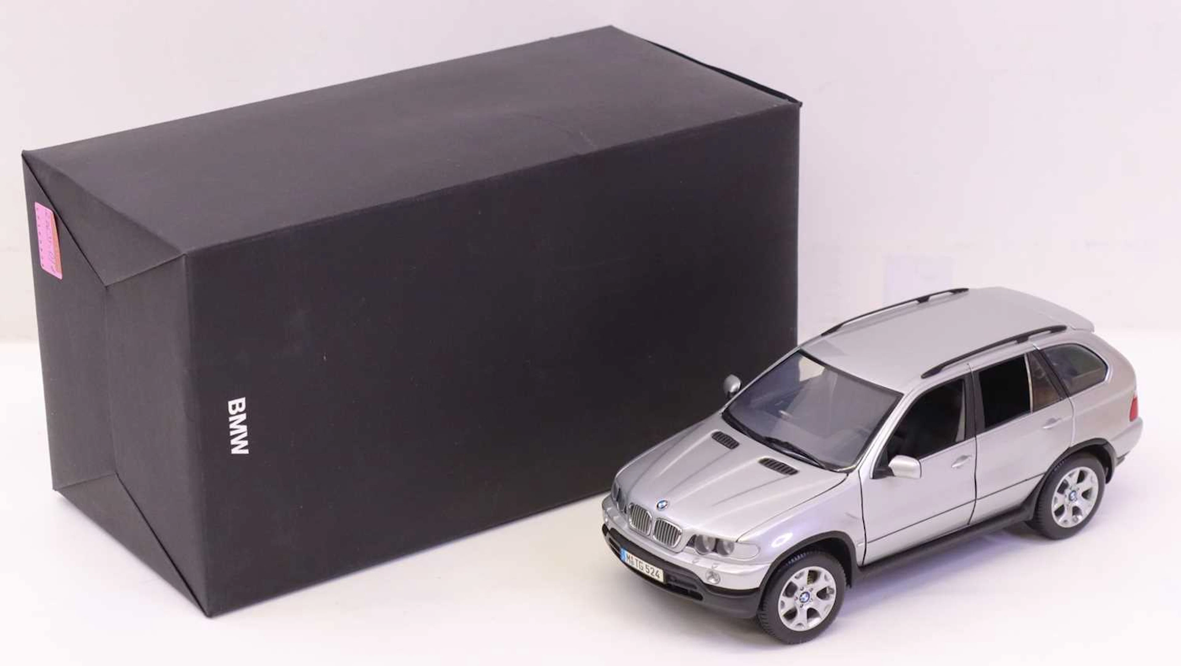 Lot 139 - Kyosho 1/18 scale model of a BMW X5 4.6is