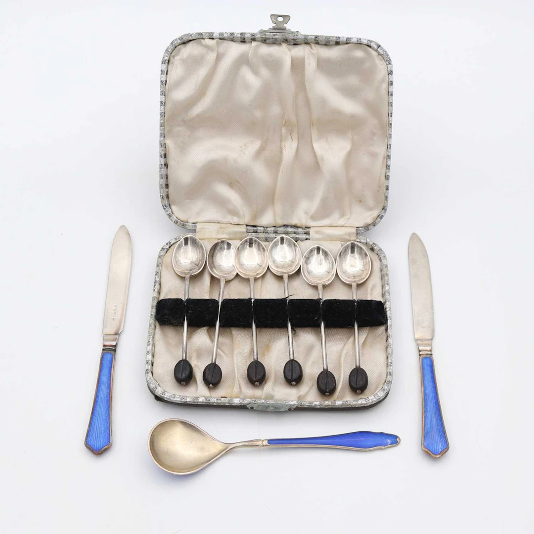Lot 327 - A cased set of six George V silver coffee