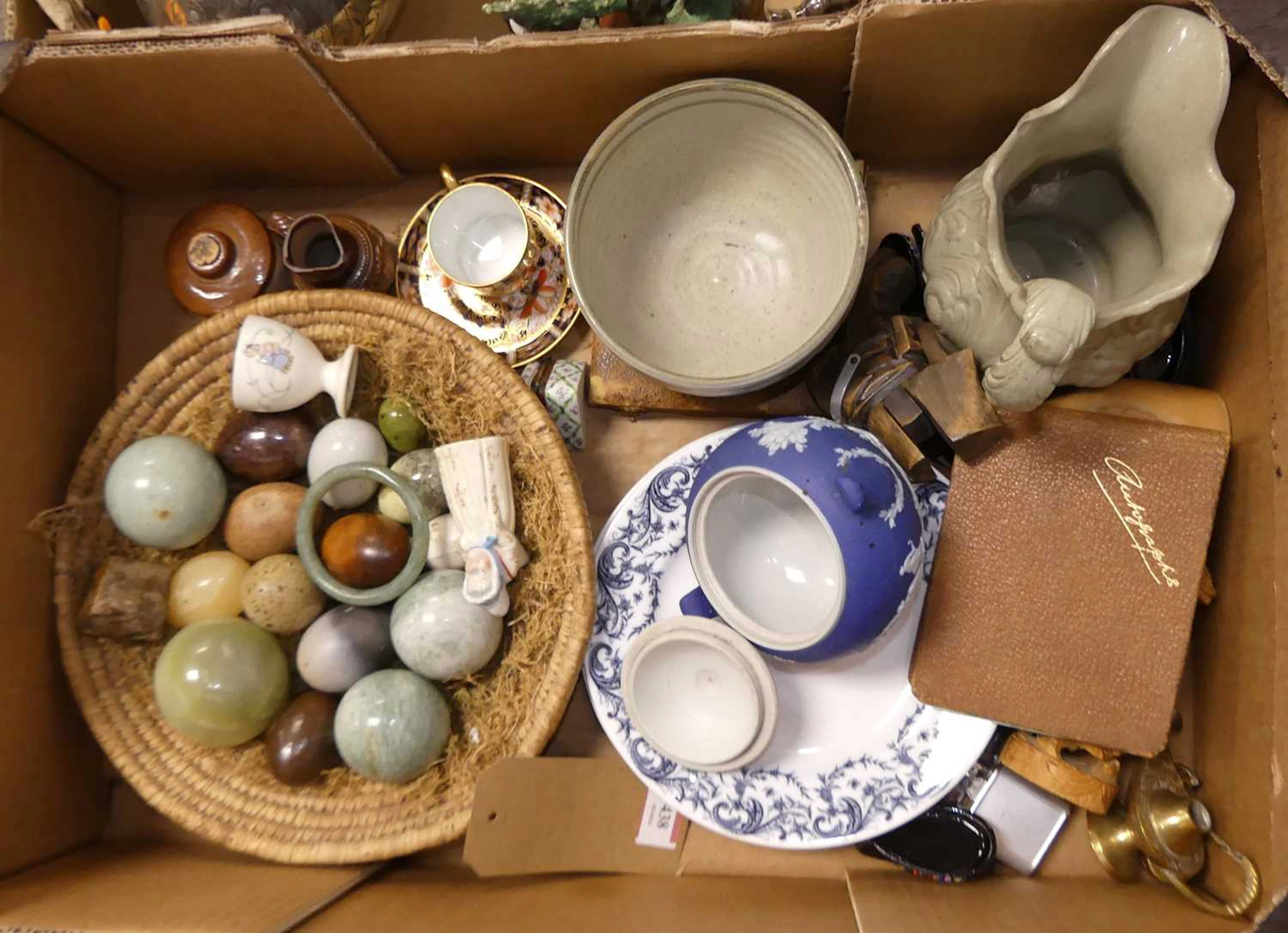 Lot 451 - A collection of items to include polished