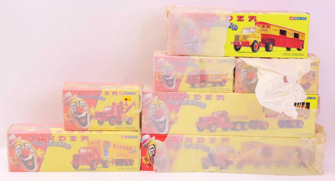 Lot 210 - One tray containing seven various boxed