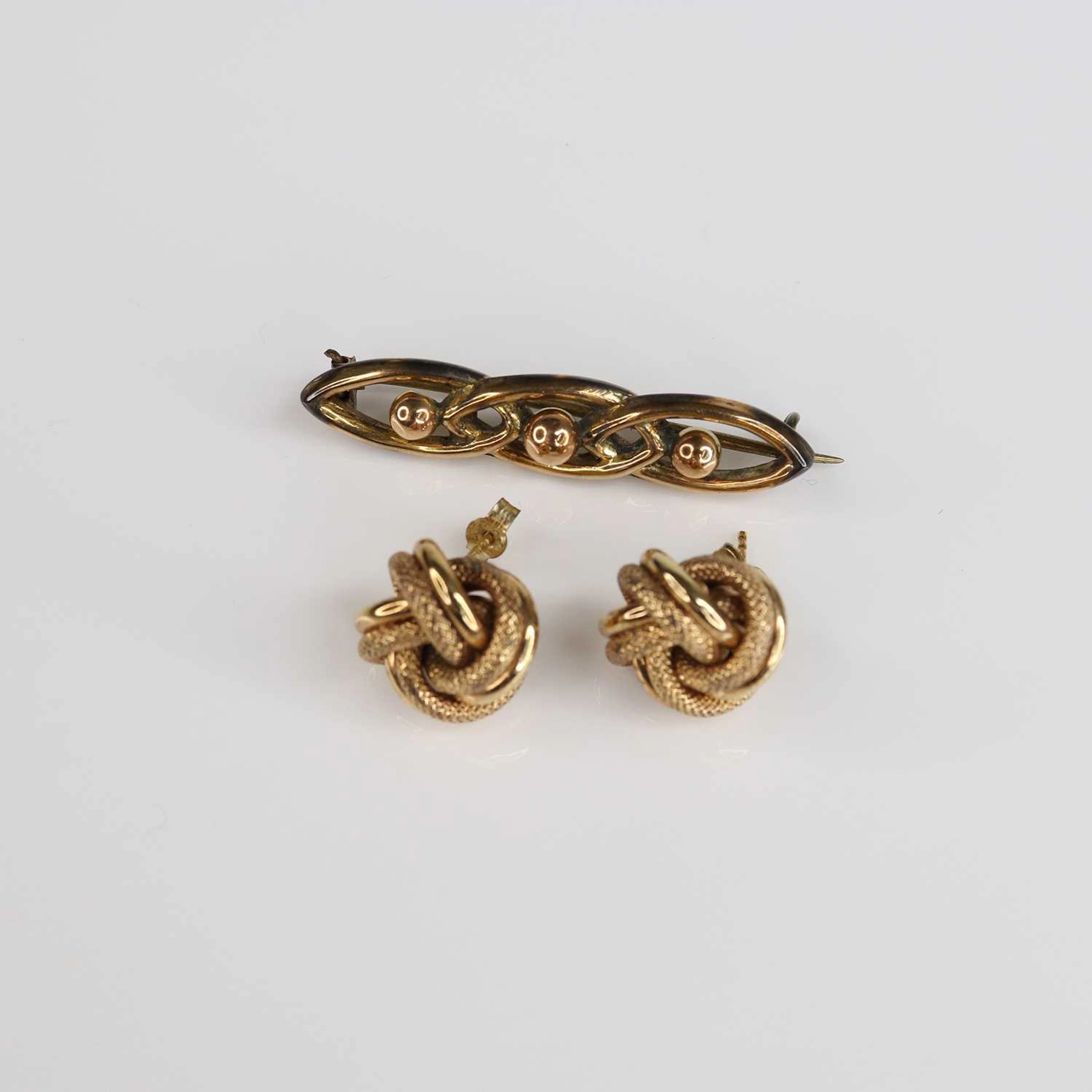 Lot 238 - An Edwardian 9ct gold open work hollow