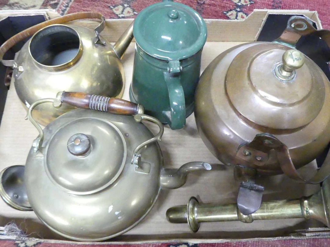 Lot 73 - A collection of metalware, to include an