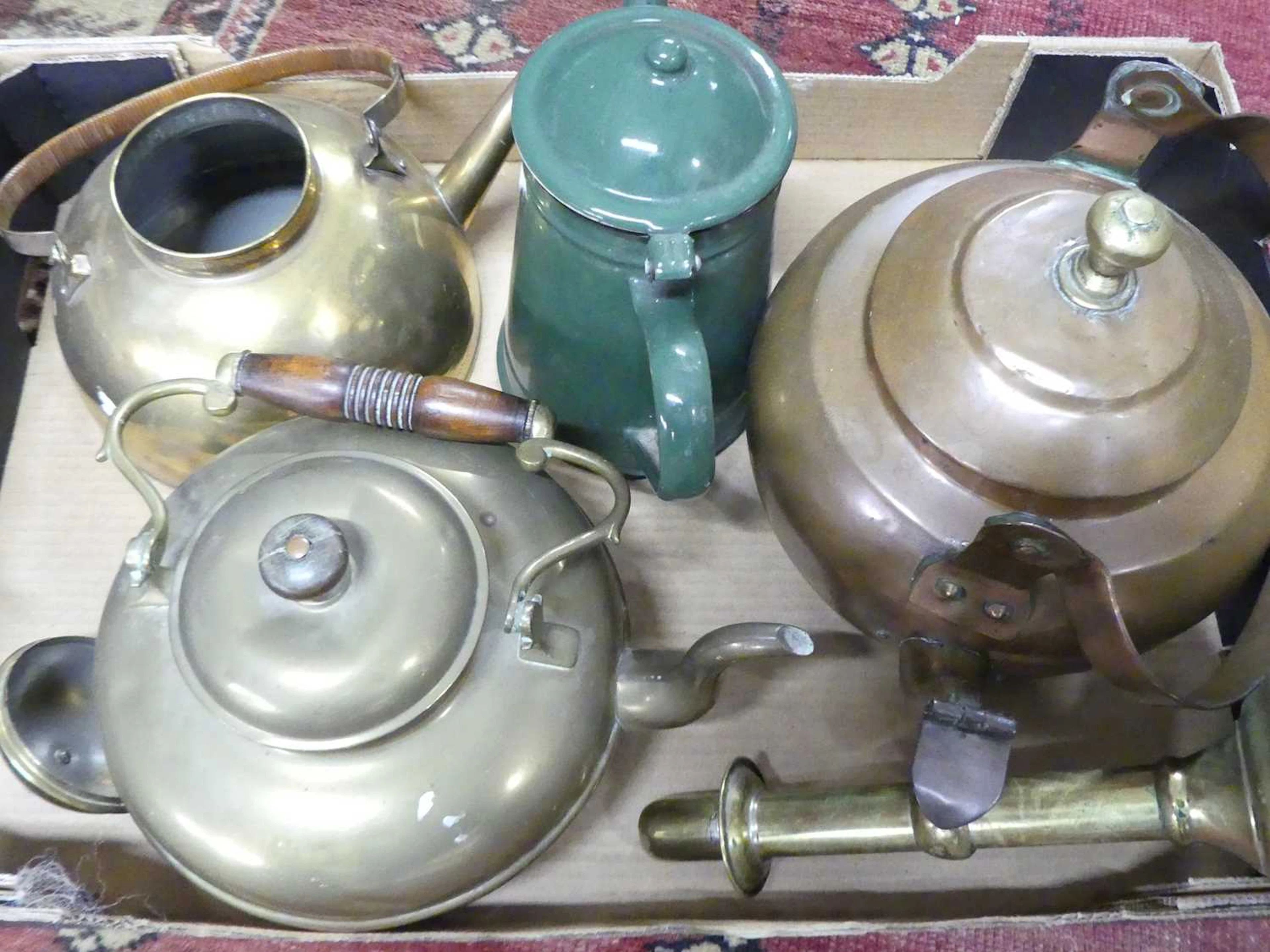 Lot 73 - A collection of metalware, to include an