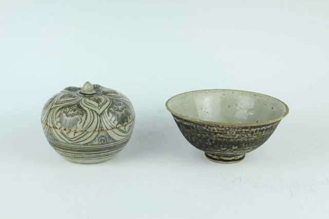 Lot 61 - A Thai Sawankhalok stoneware