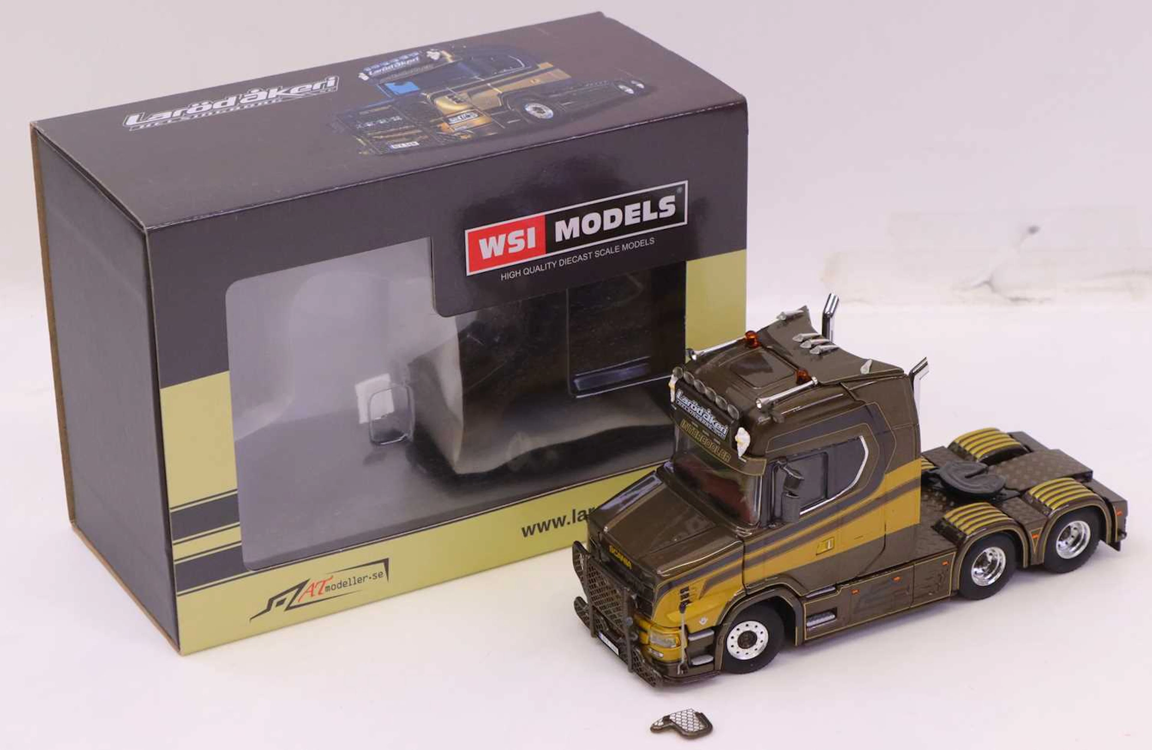 Lot 98 - WSI Models 1:50 scale no. 01-4726 Larodakeri